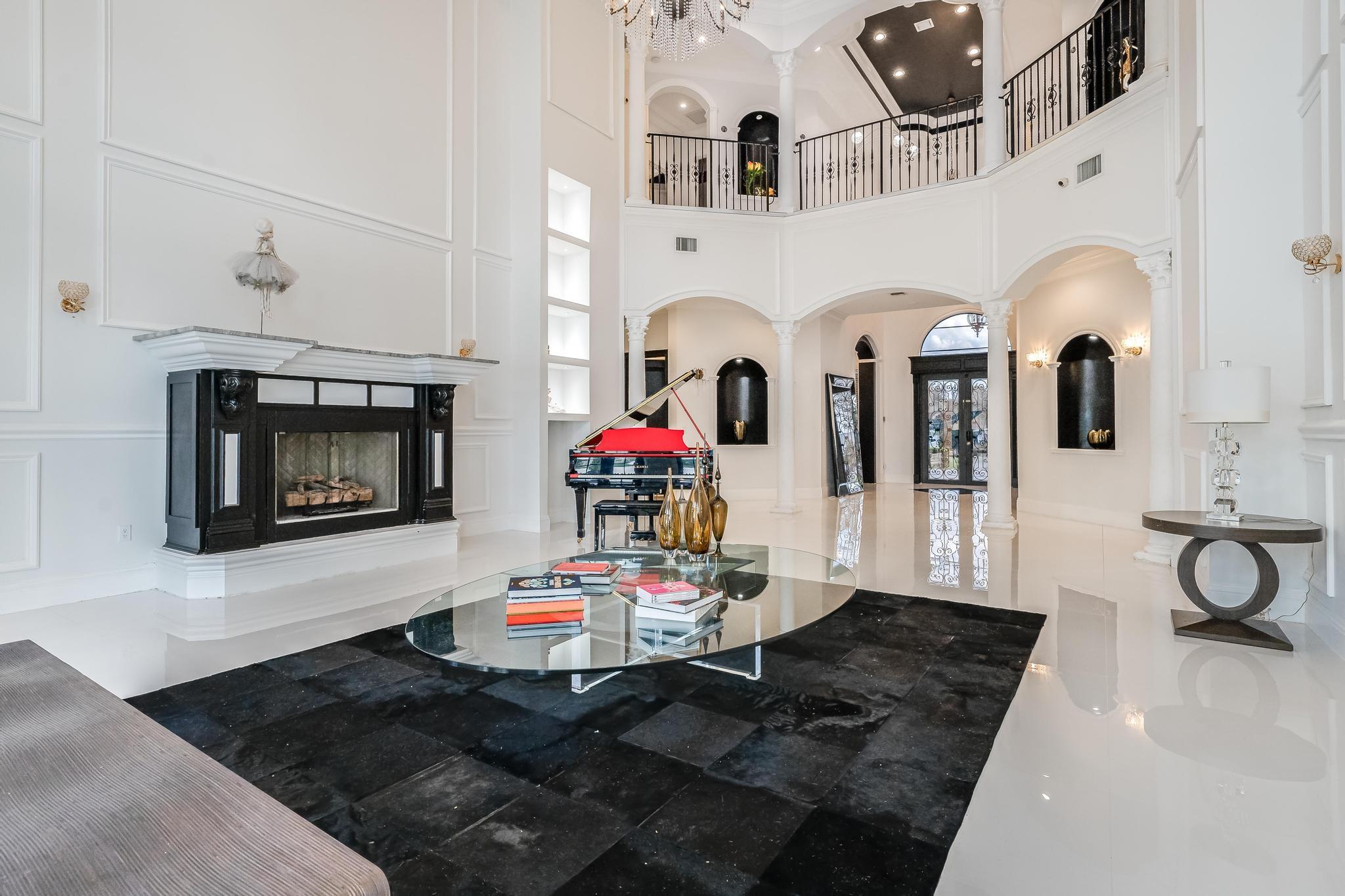 VISTA LAKES - Residential