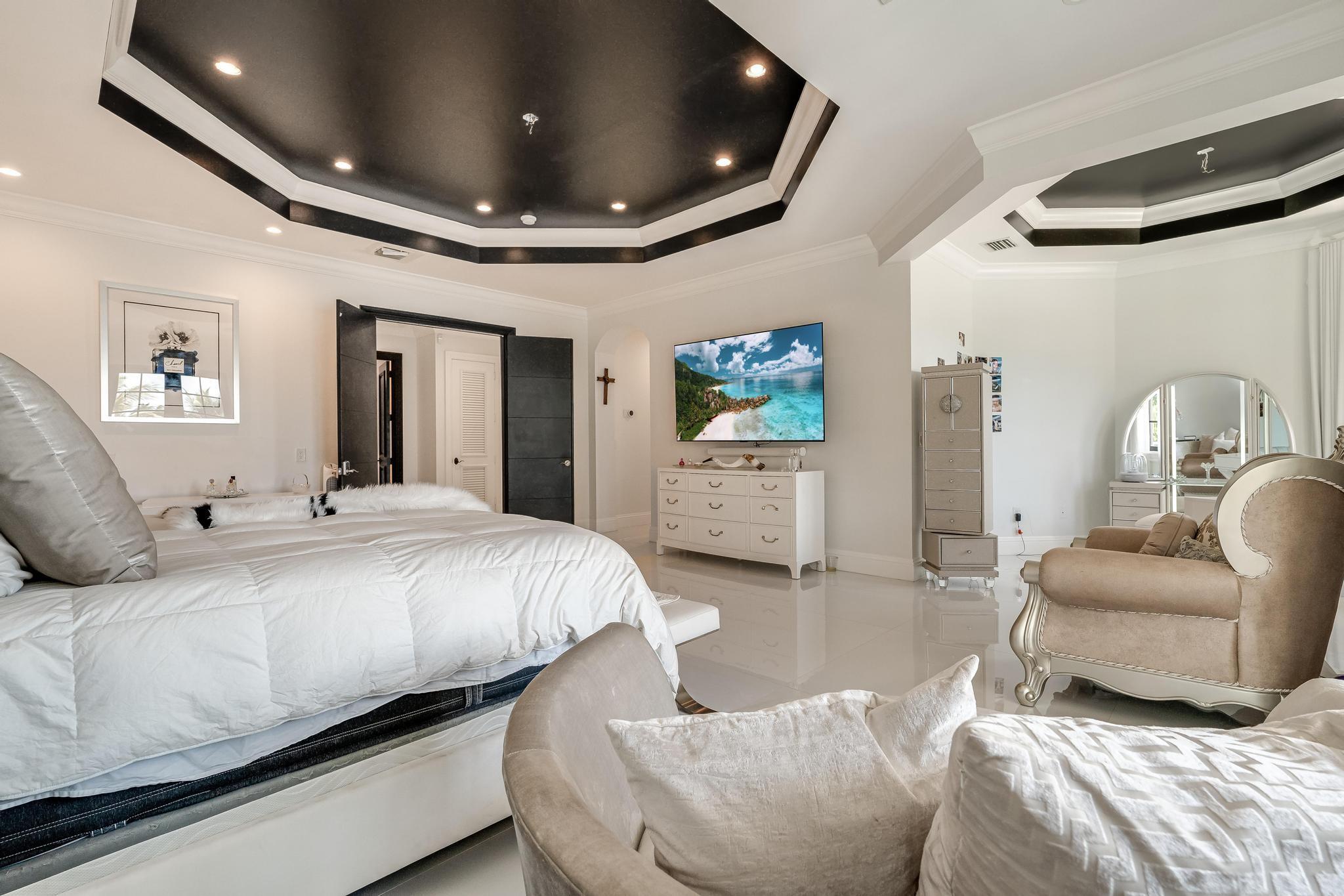 VISTA LAKES - Residential