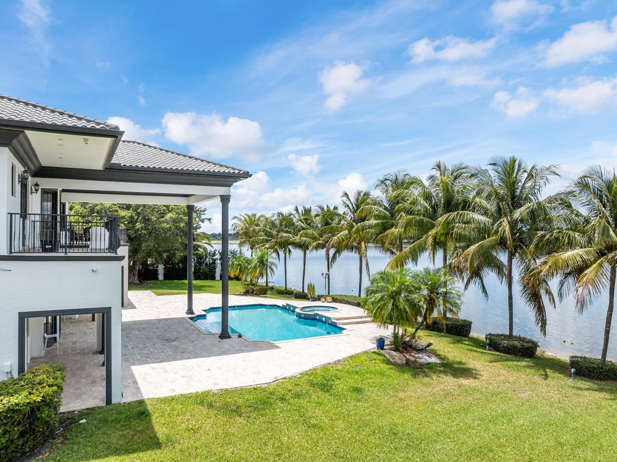 VISTA LAKES - Residential