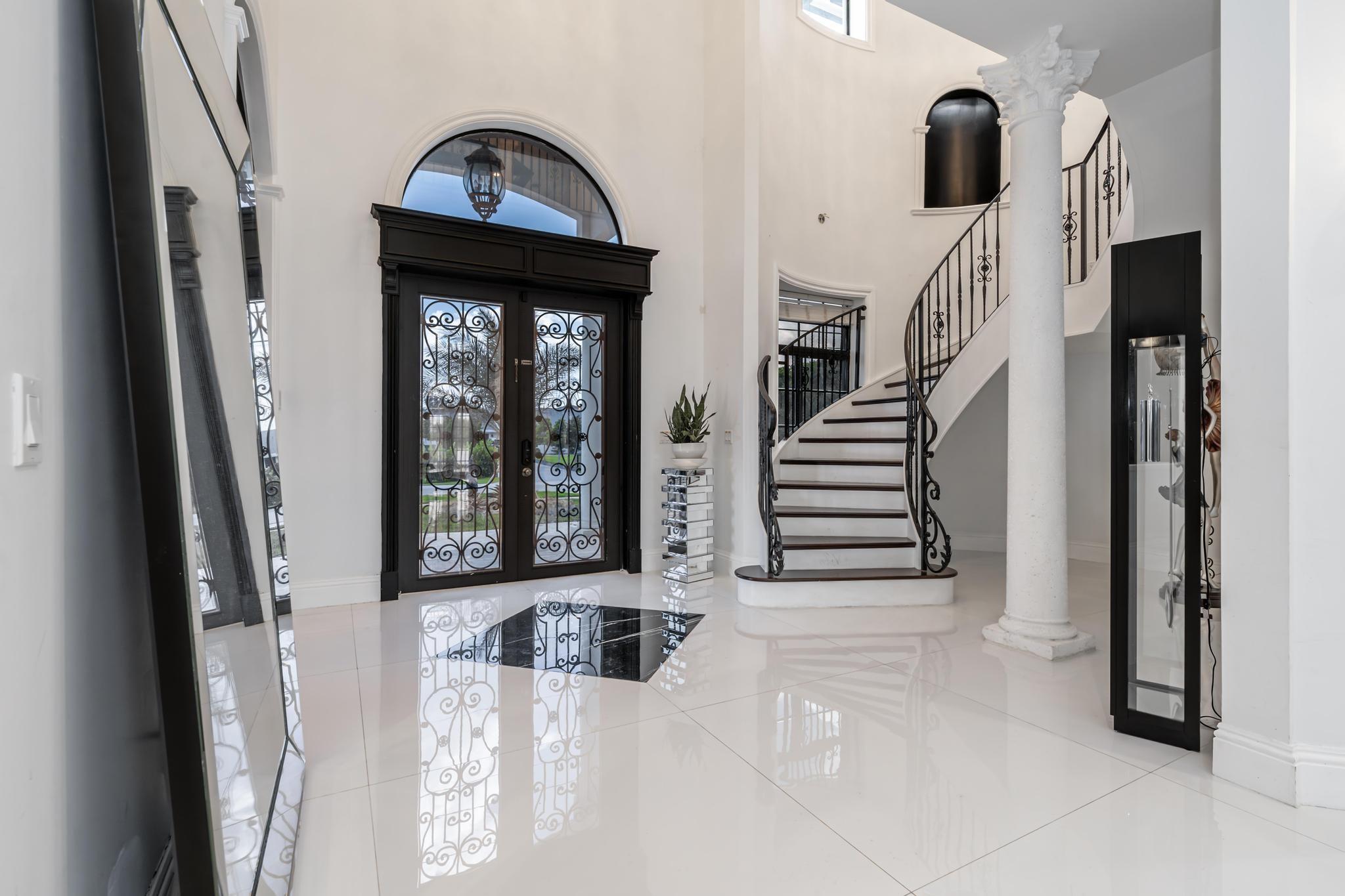 VISTA LAKES - Residential