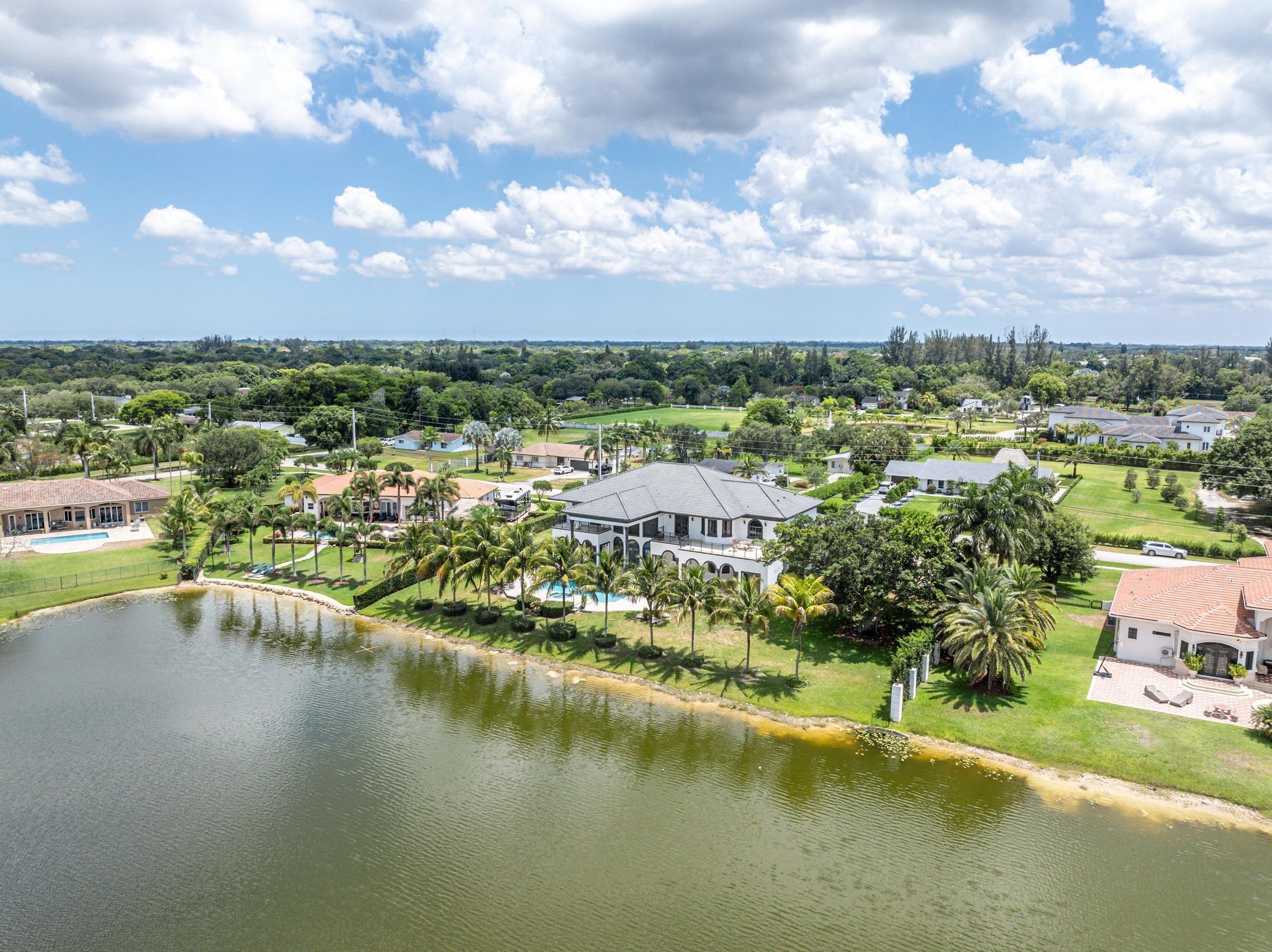 VISTA LAKES - Residential