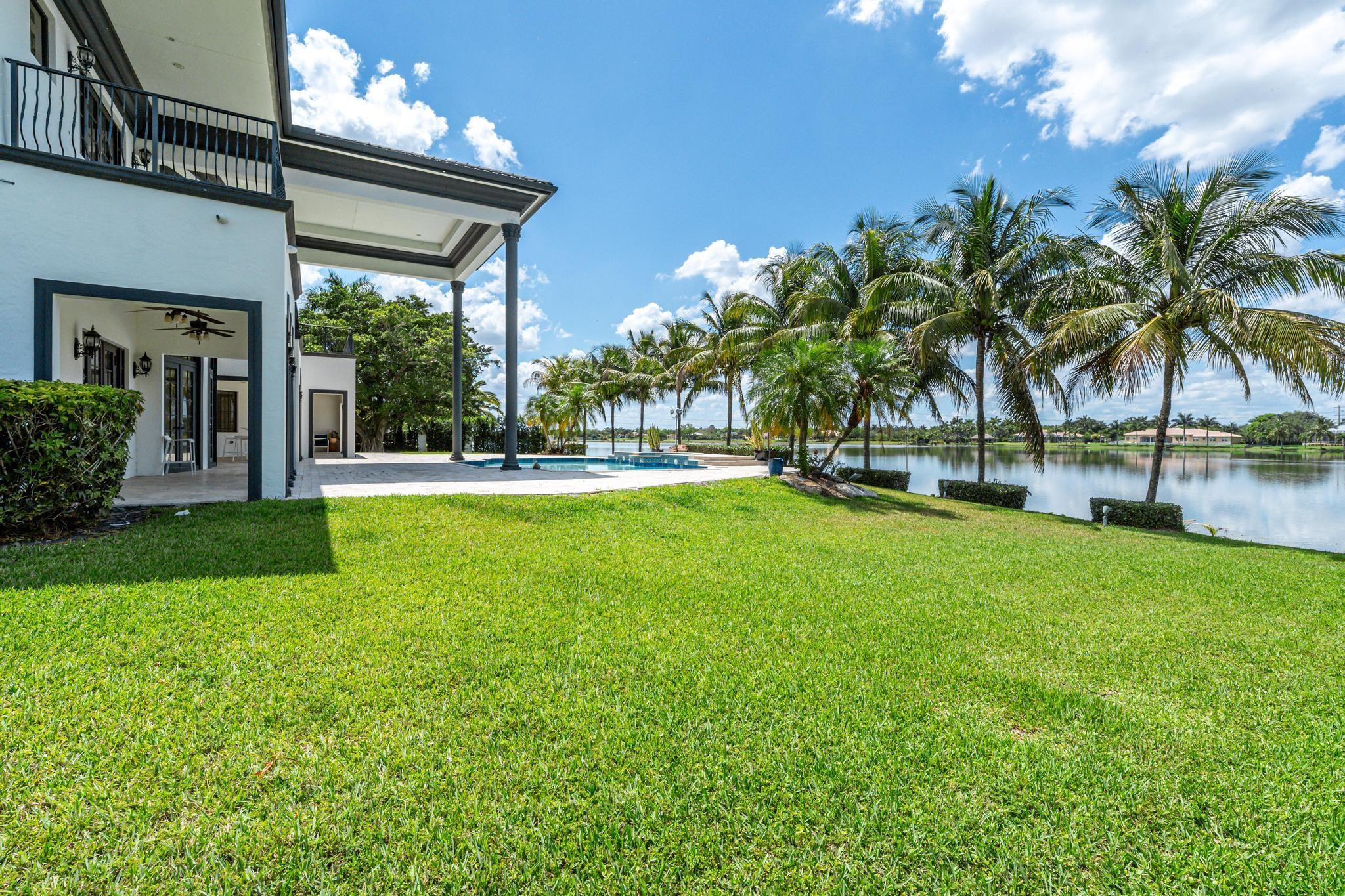 VISTA LAKES - Residential