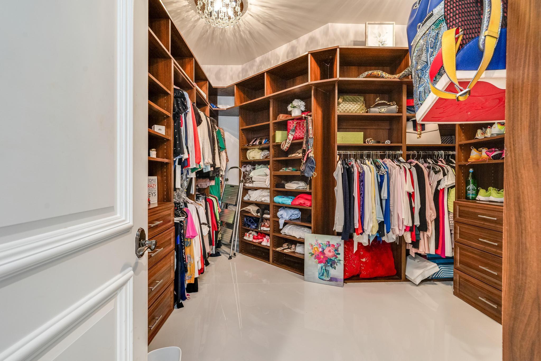 VISTA LAKES - Residential