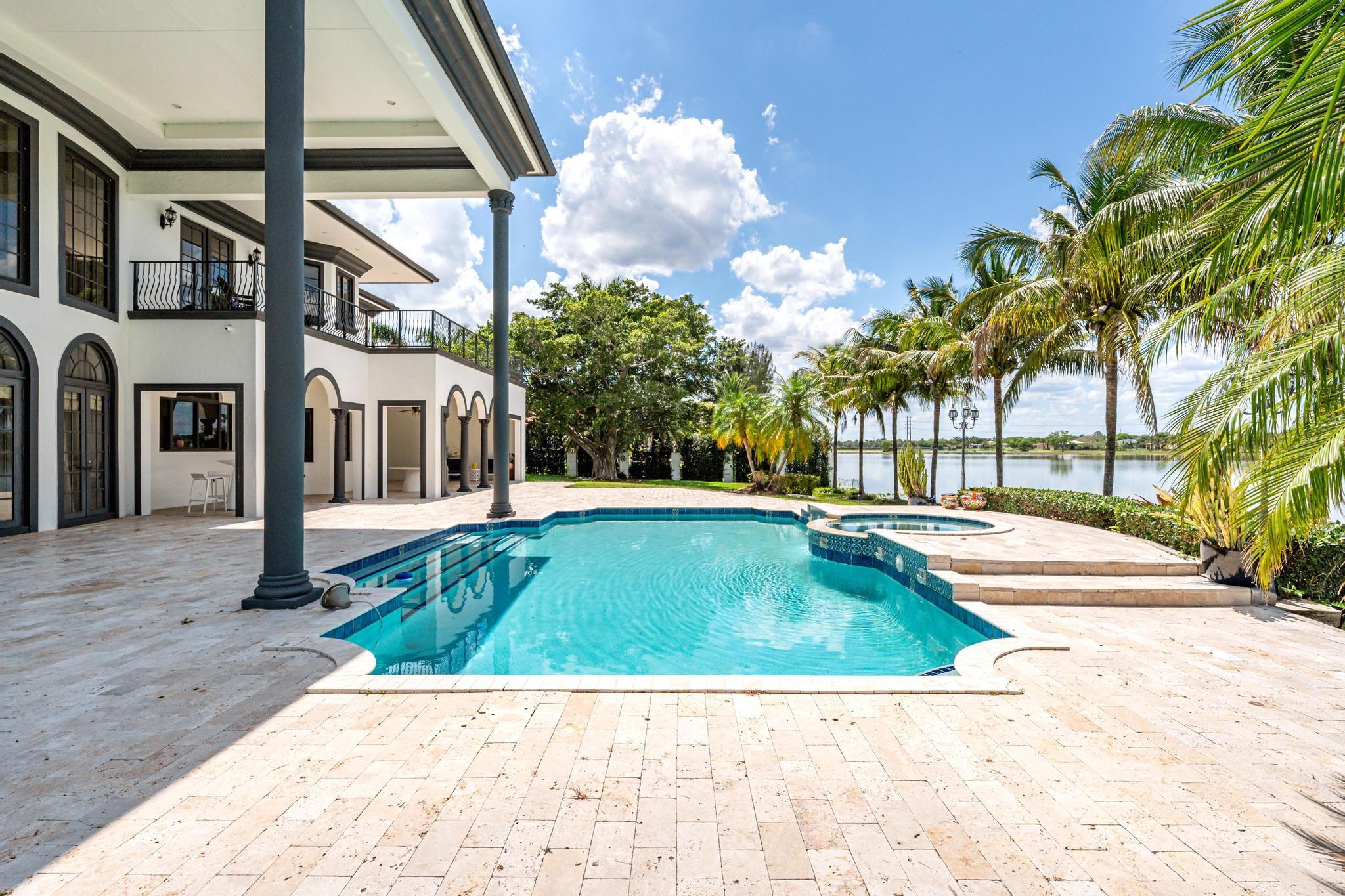 VISTA LAKES - Residential