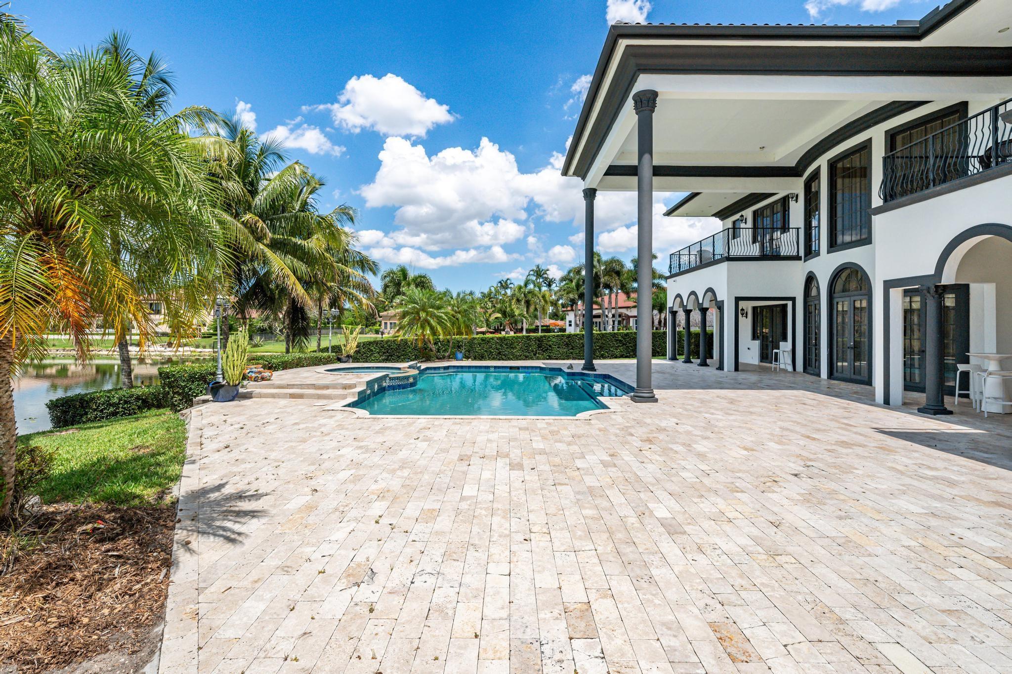 VISTA LAKES - Residential