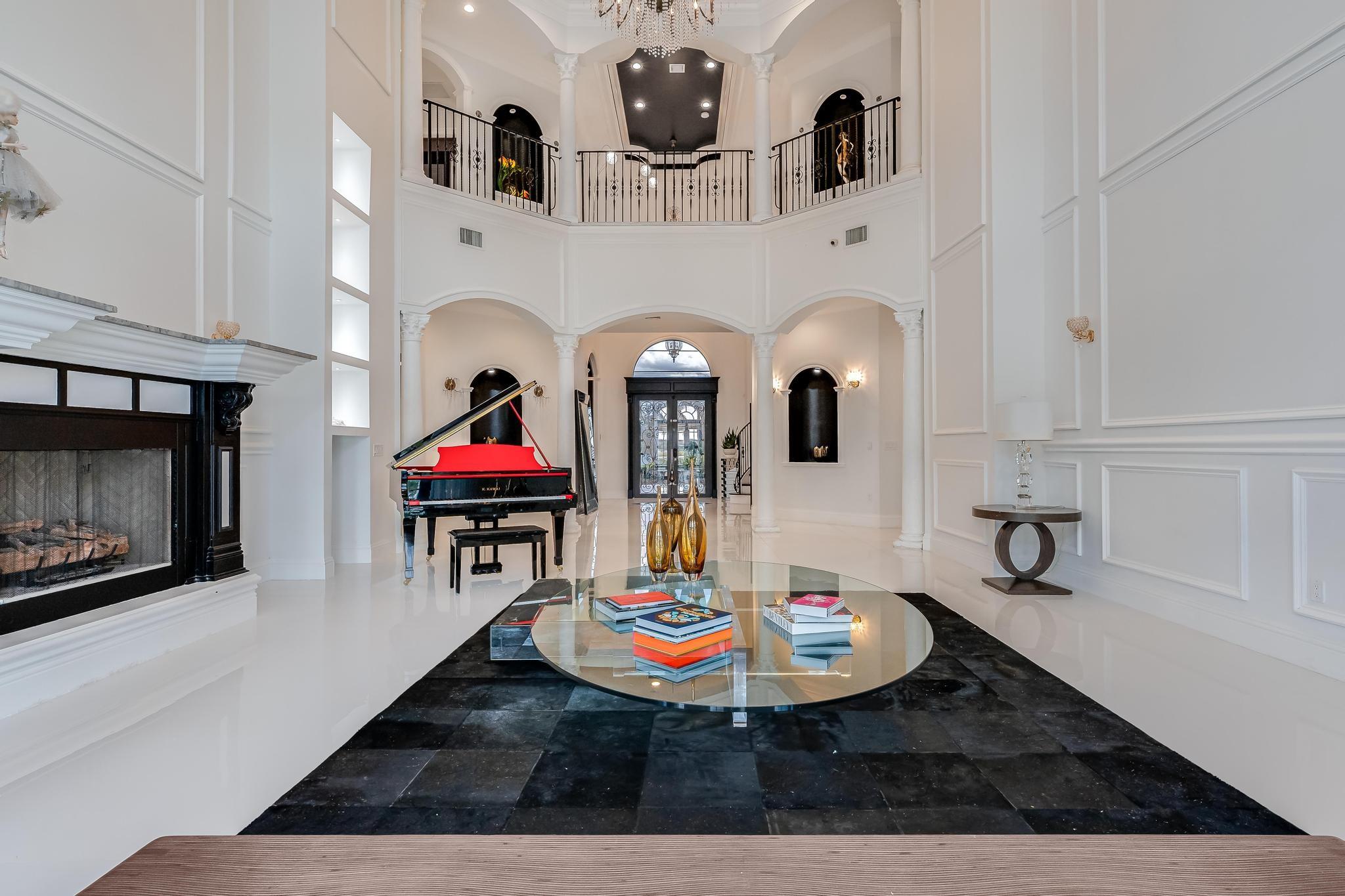 VISTA LAKES - Residential