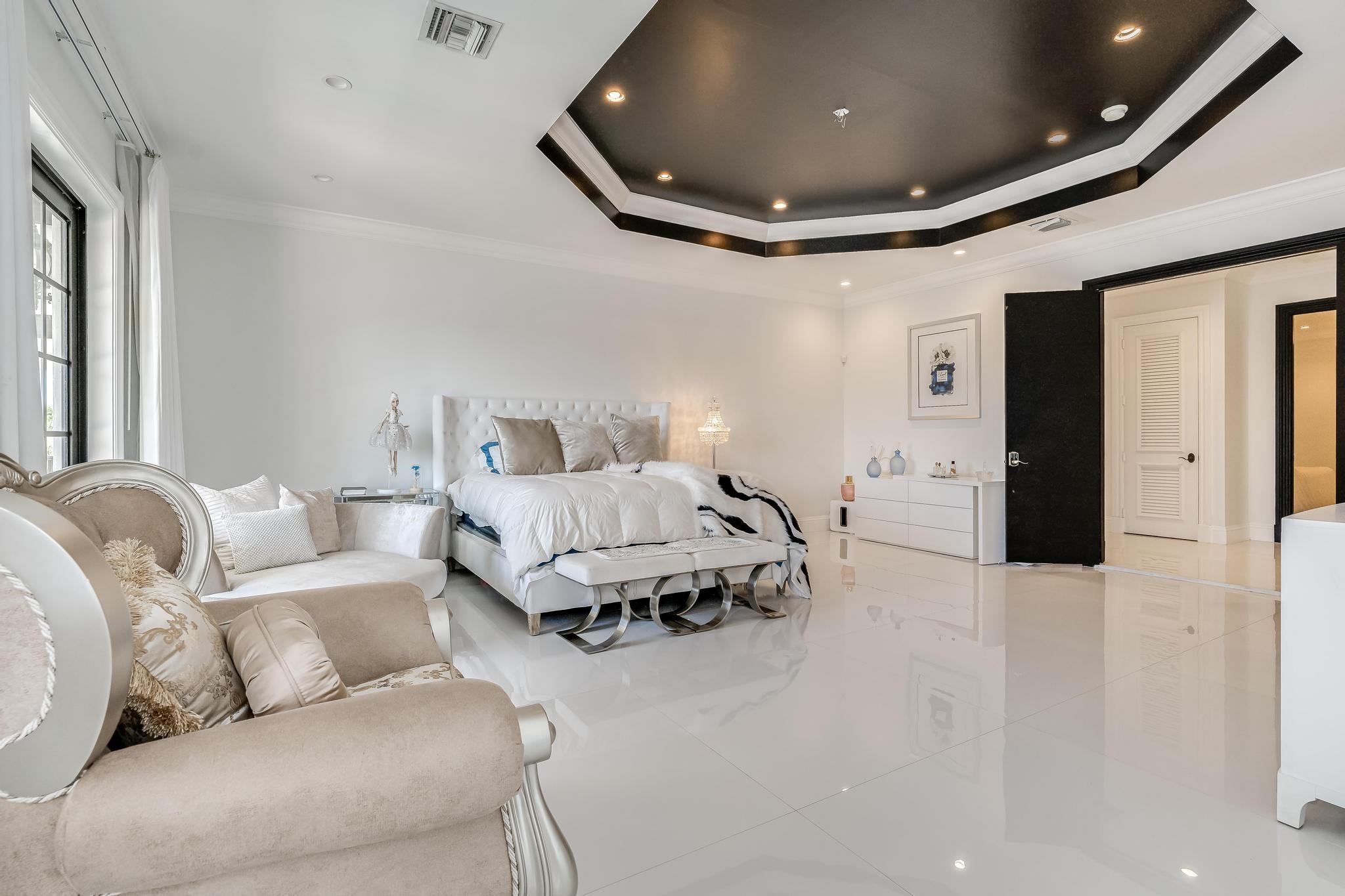 VISTA LAKES - Residential