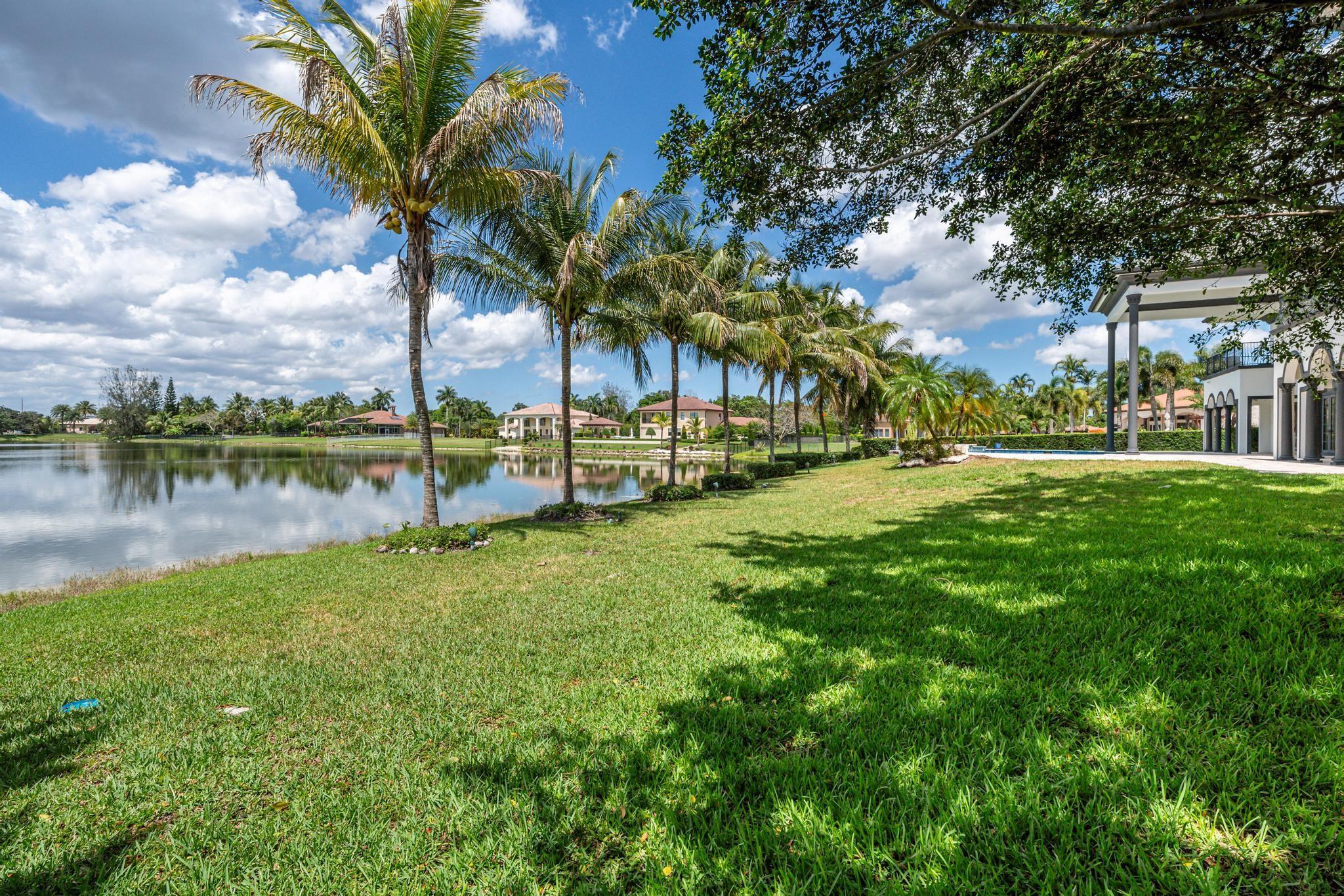 VISTA LAKES - Residential