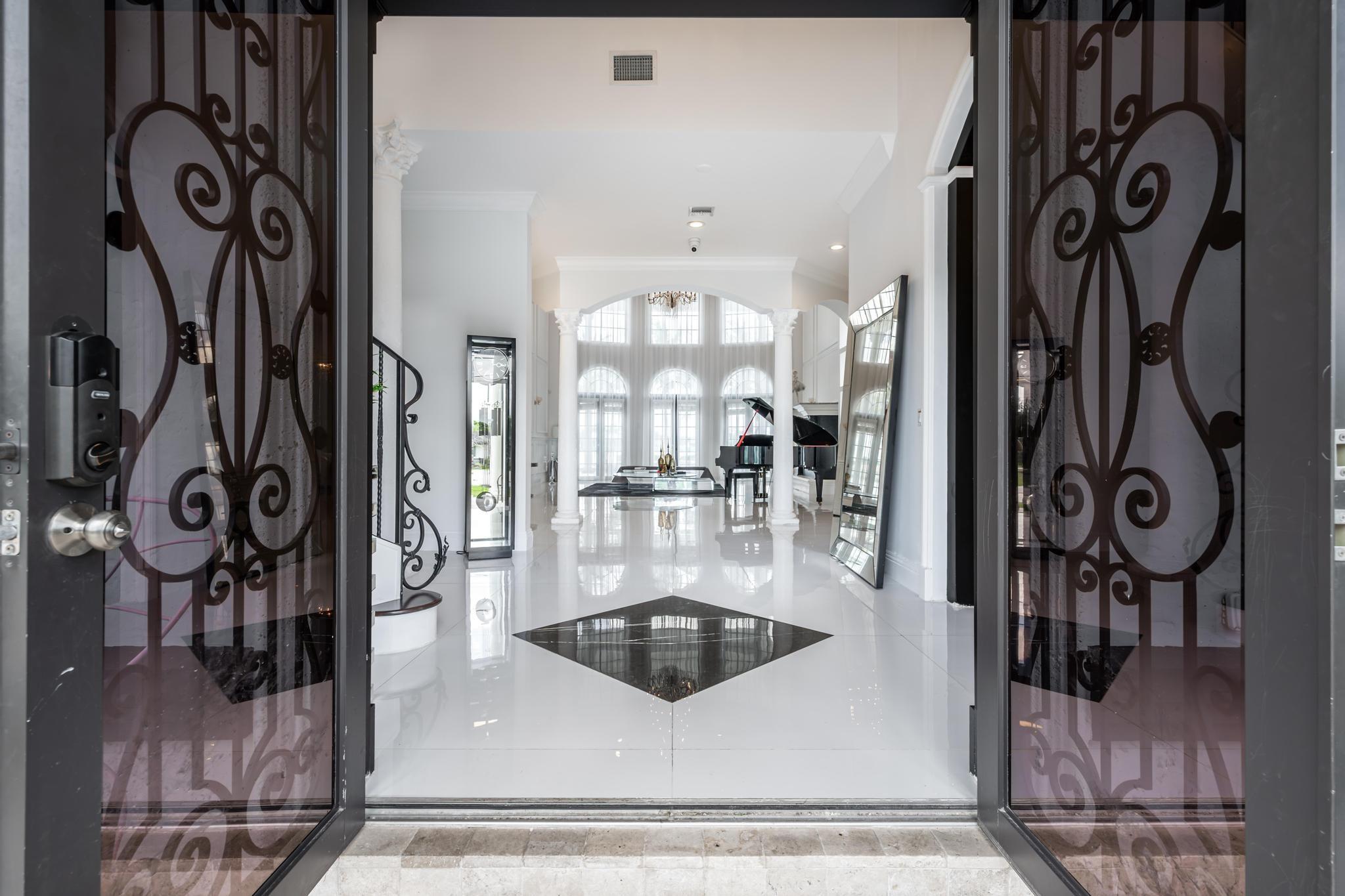 VISTA LAKES - Residential