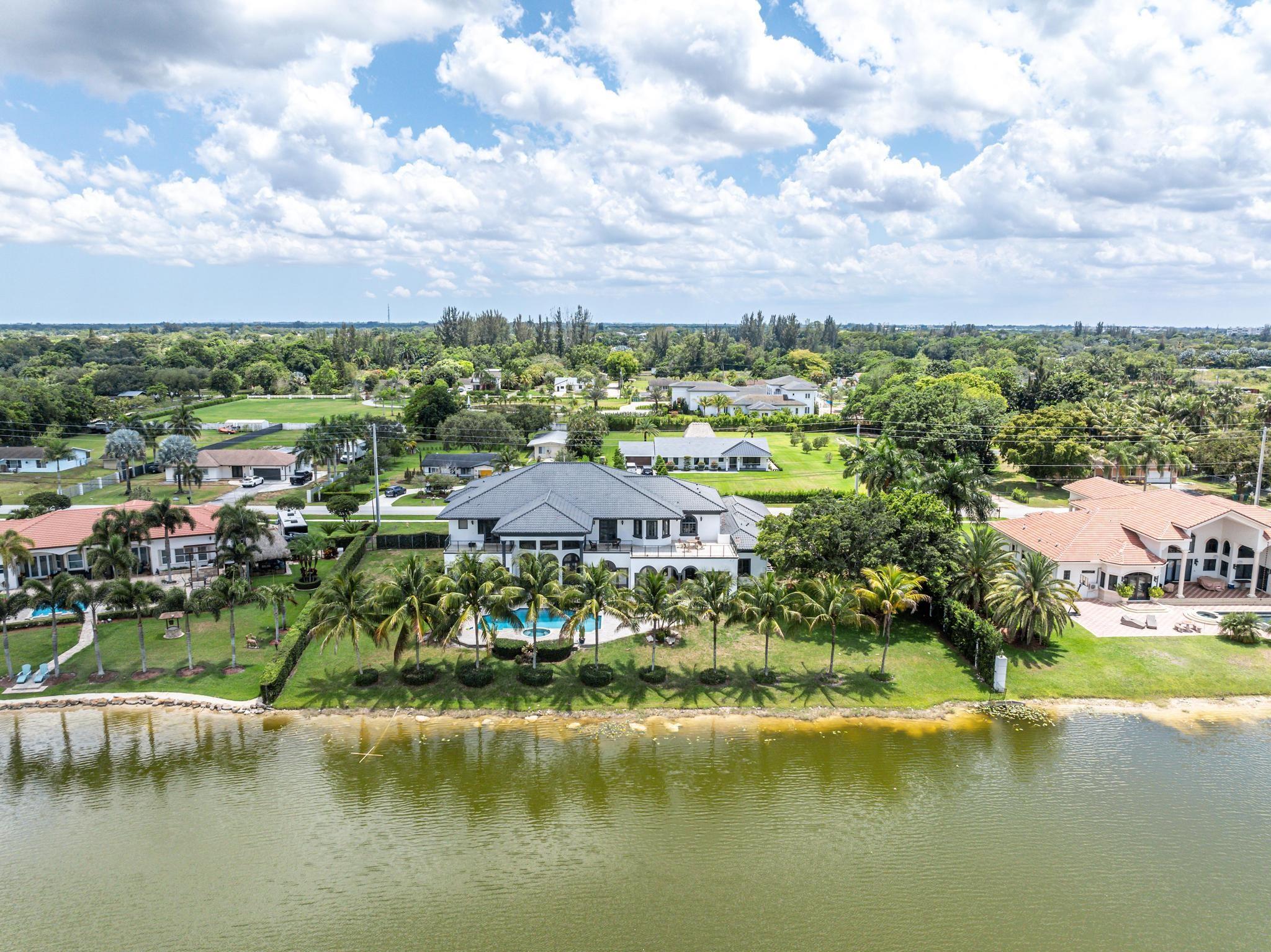 VISTA LAKES - Residential