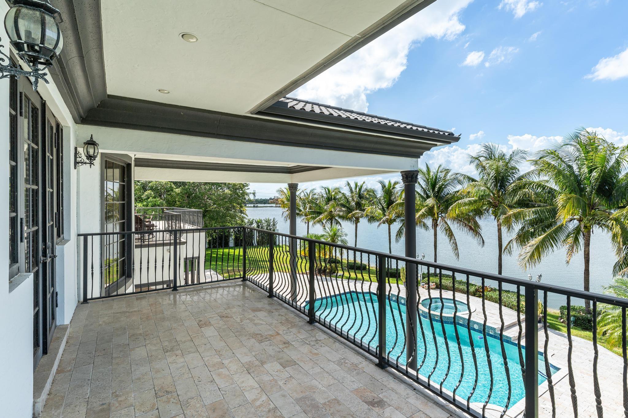 VISTA LAKES - Residential