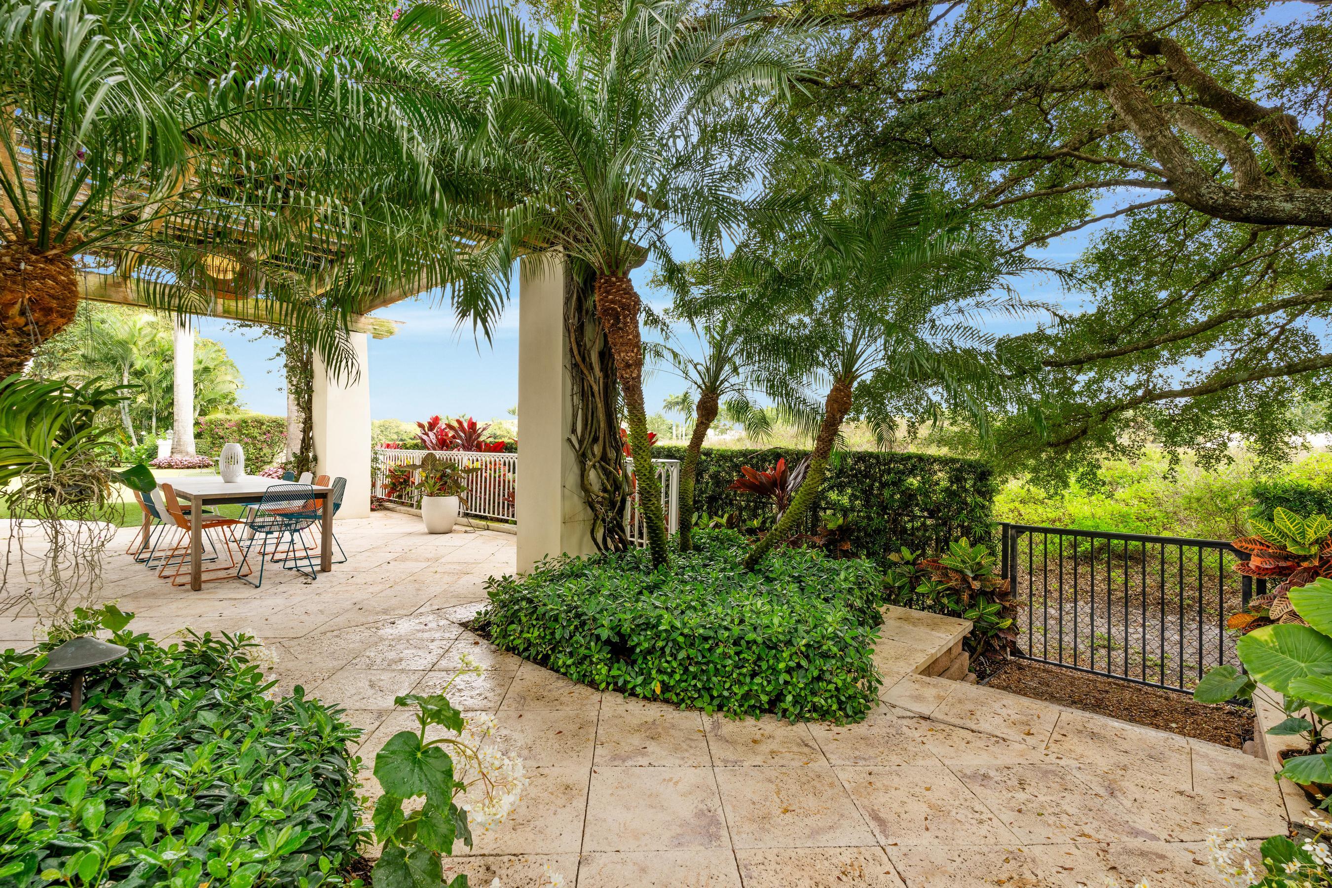 KENSINGTON REPL OF PALM BEACH POLO & COUNTRY CLUB - Residential