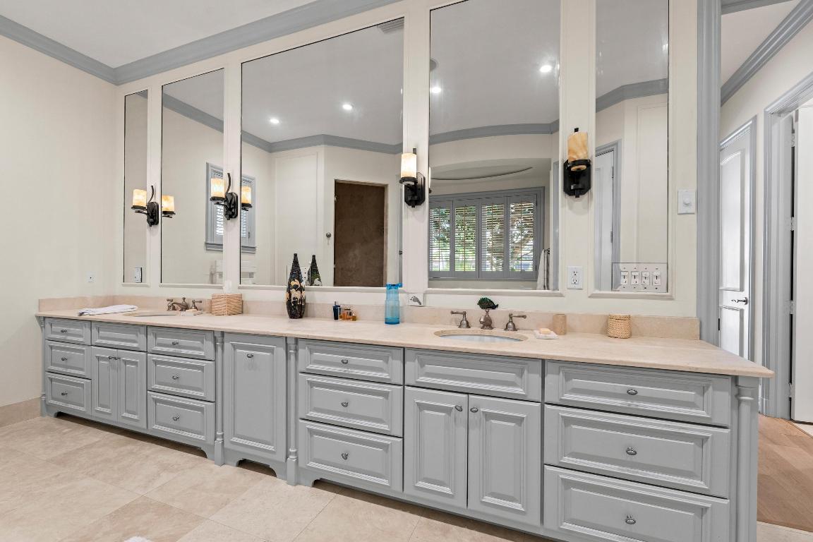 KENSINGTON REPL OF PALM BEACH POLO & COUNTRY CLUB - Residential