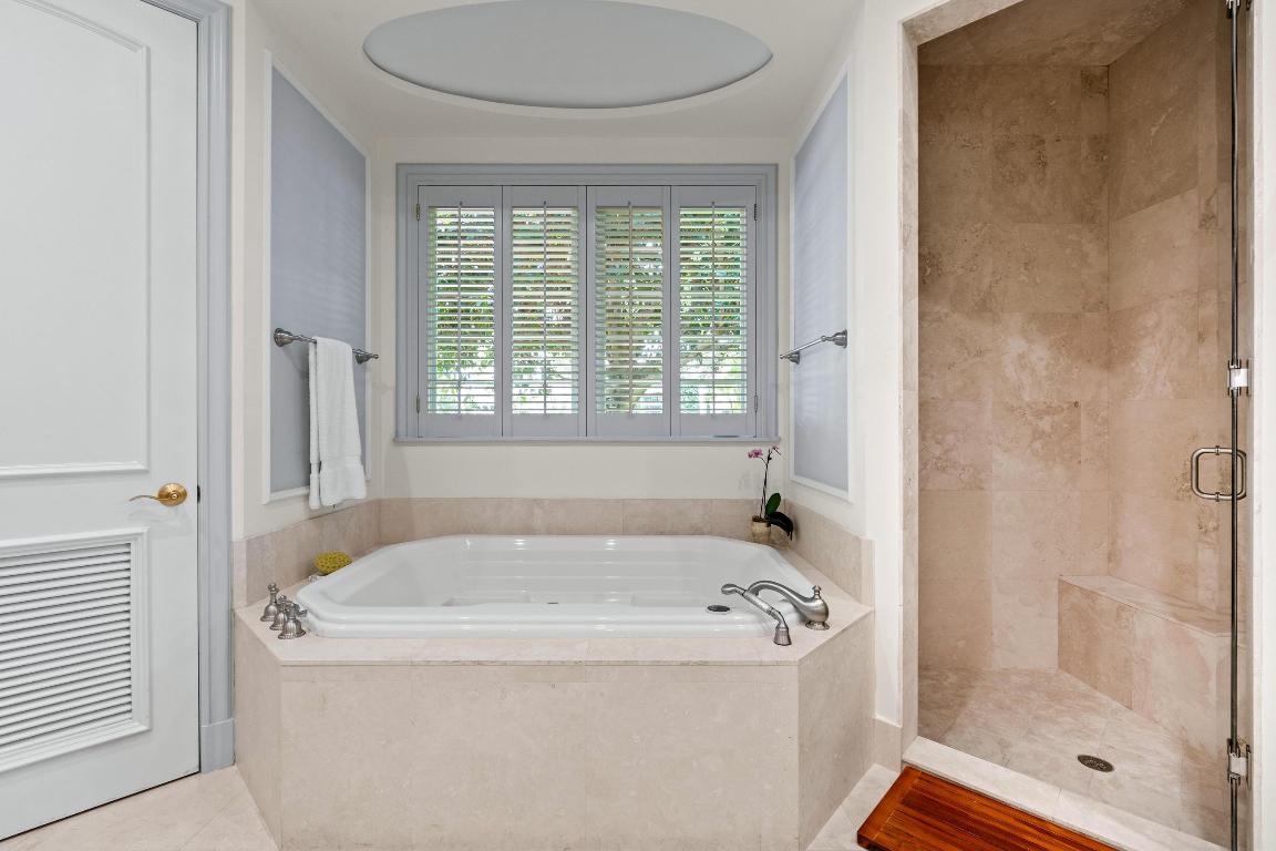 KENSINGTON REPL OF PALM BEACH POLO & COUNTRY CLUB - Residential