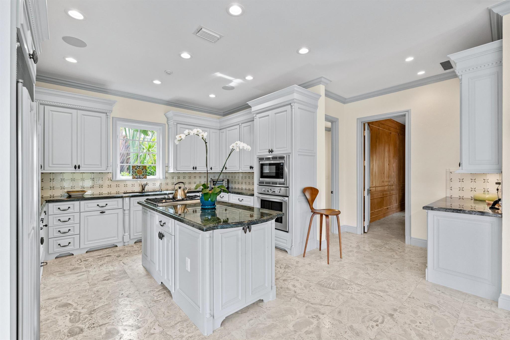 KENSINGTON REPL OF PALM B - Residential