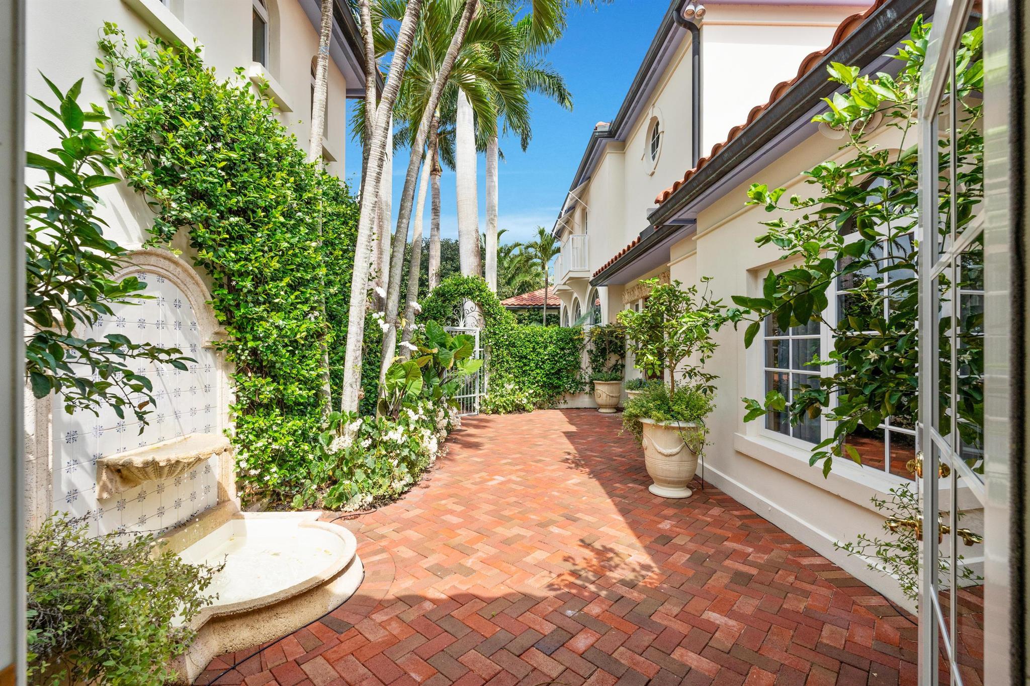 KENSINGTON REPL OF PALM B - Residential