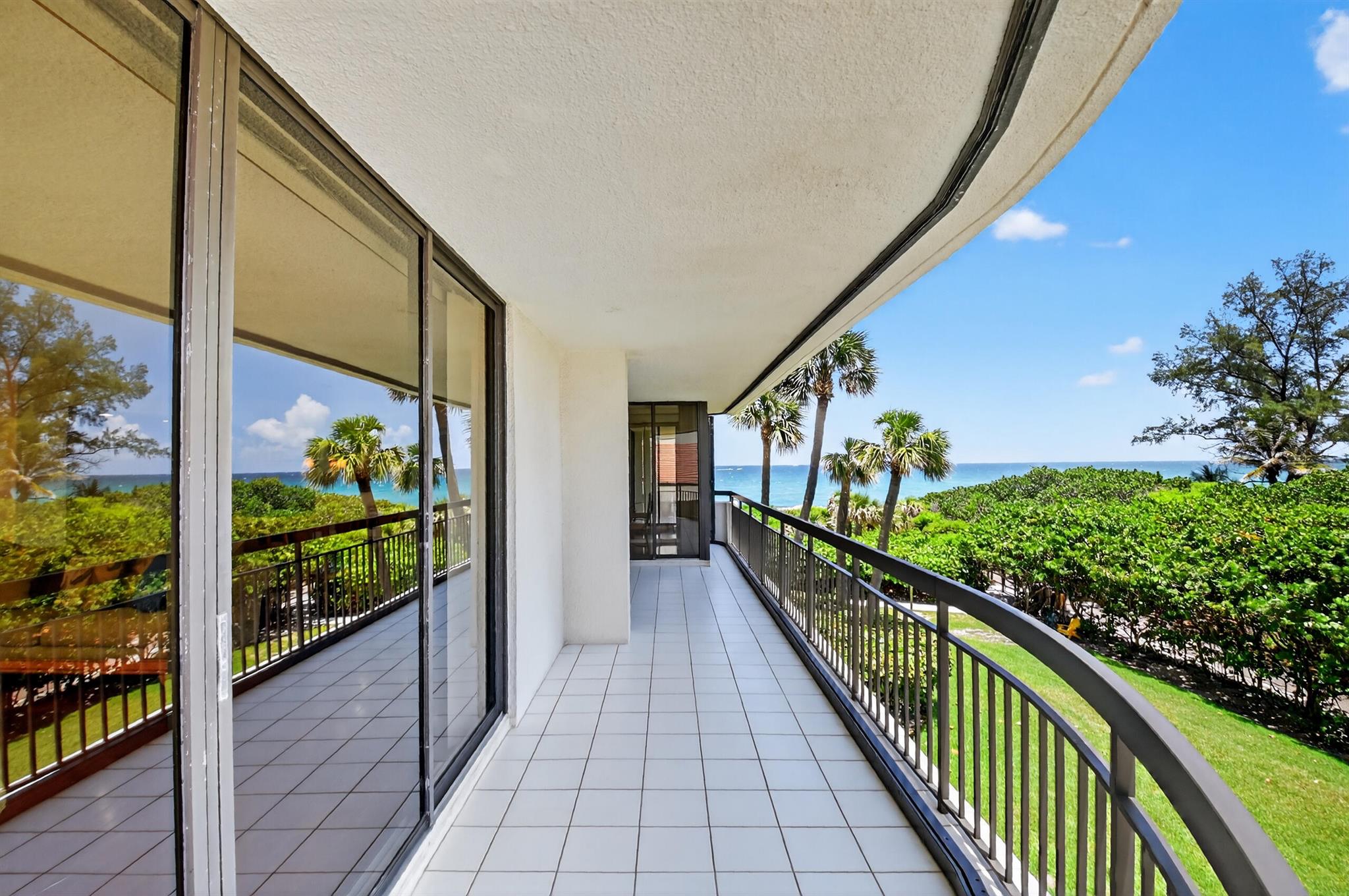 4000 N Ocean Drive 204, Singer Island, FL, 33404/$990,000 3 4000 N Ocean Drive 204