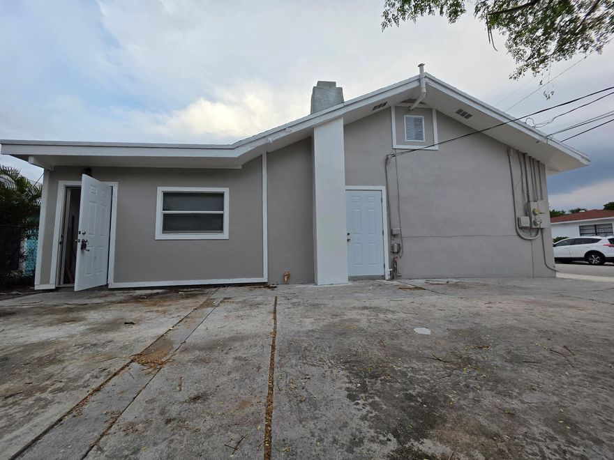 Renovated 1/1.  Downtown Lake Worth.  Centrally located.  Rent includes electric and water.