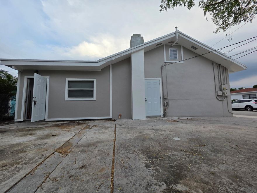 Renovated 1/1.  Downtown Lake Worth.  Centrally located.  Rent includes electric and water.
