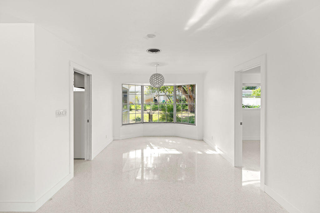 NORTH PALM BEACH VILLAGE OF 6 - Residential Lease