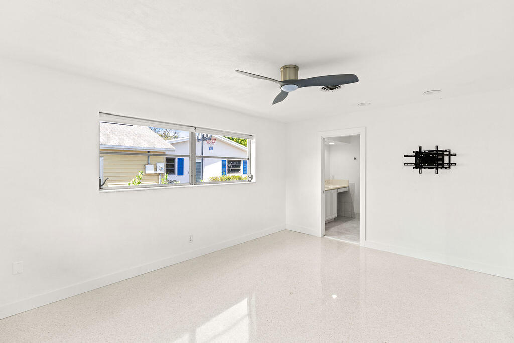NORTH PALM BEACH VILLAGE OF 6 - Residential Lease