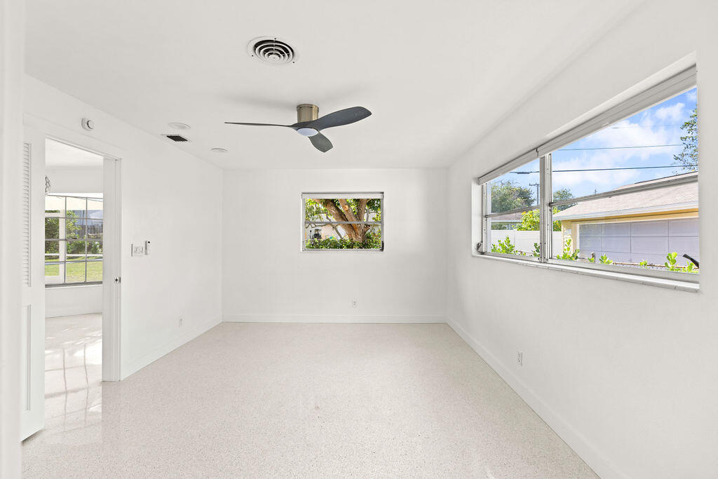 NORTH PALM BEACH VILLAGE OF 6 - Residential Lease