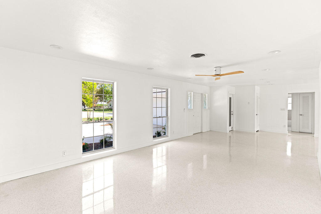 NORTH PALM BEACH VILLAGE OF 6 - Residential Lease
