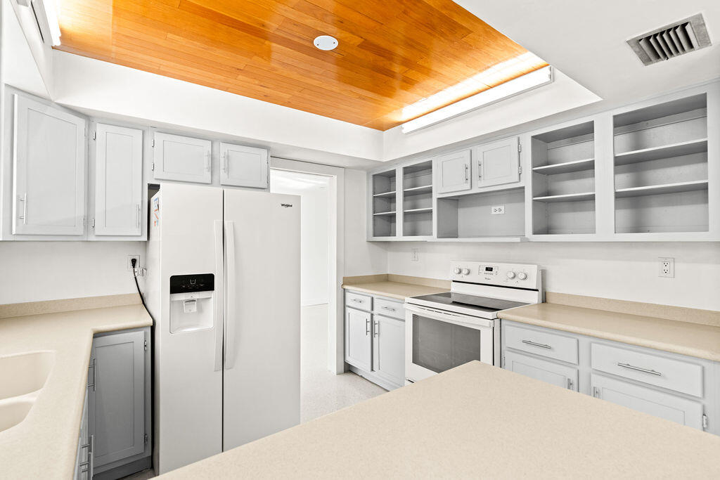 NORTH PALM BEACH VILLAGE OF 6 - Residential Lease