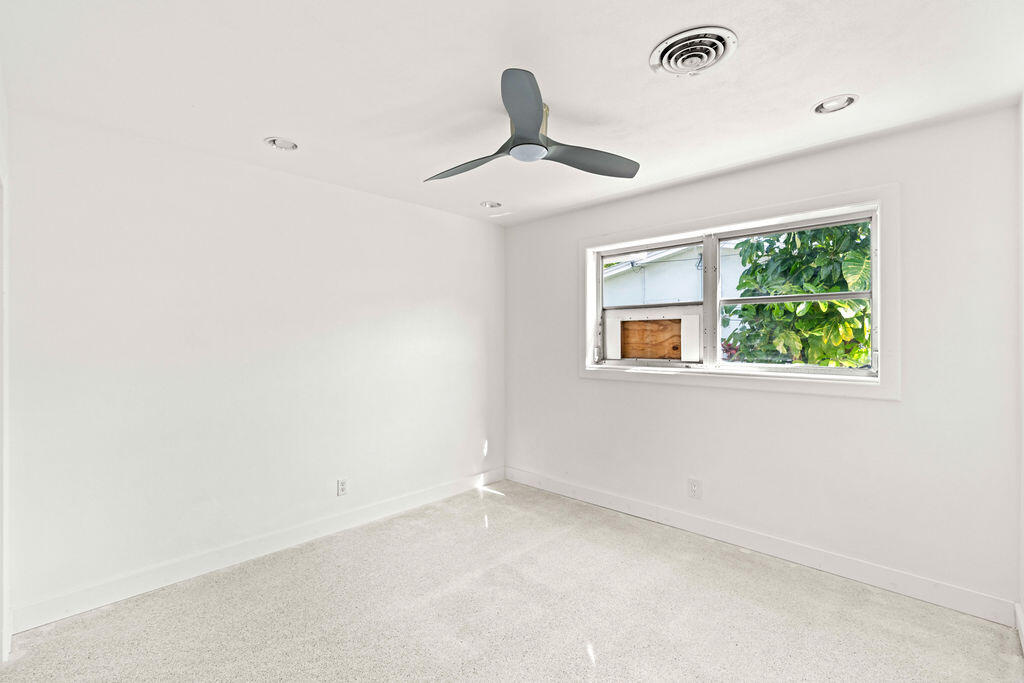 NORTH PALM BEACH VILLAGE OF 6 - Residential Lease