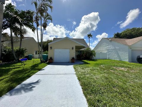 17 Tara Lakes Drive E Boynton Beach FL 33436