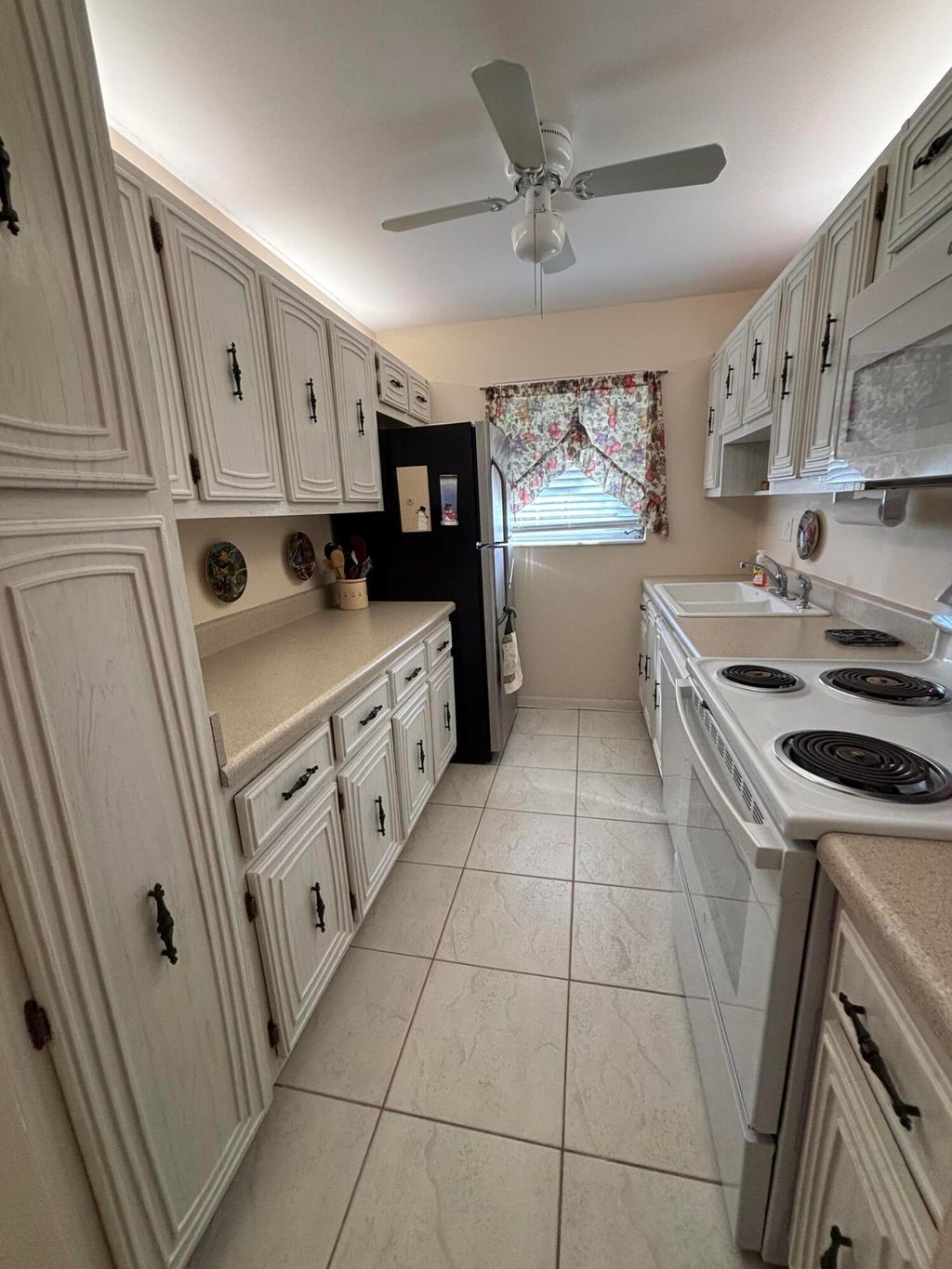 Photo of 237 High Point Court W #B, Delray Beach, FL 33445 (MLS # R11041225)