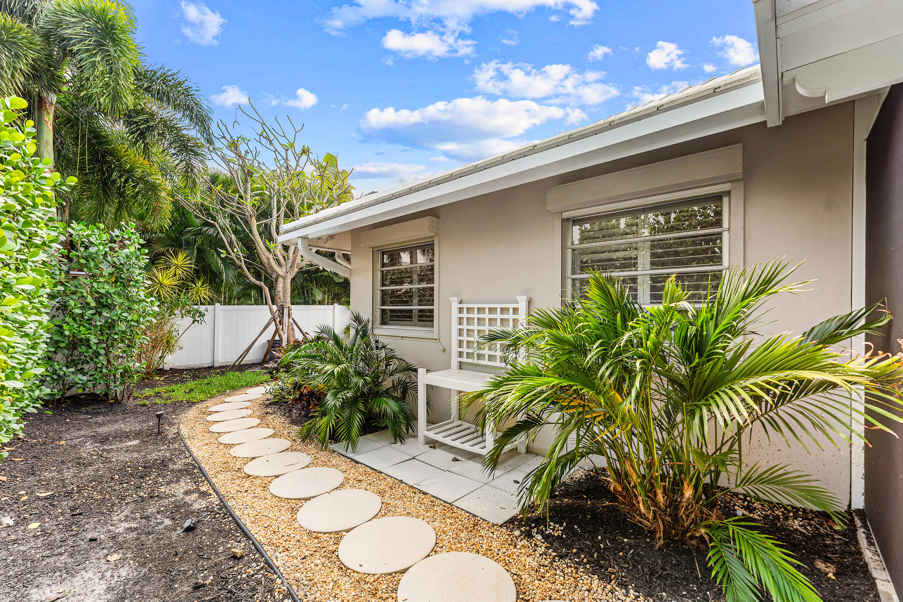 SEAGATE EXT IN - Residential