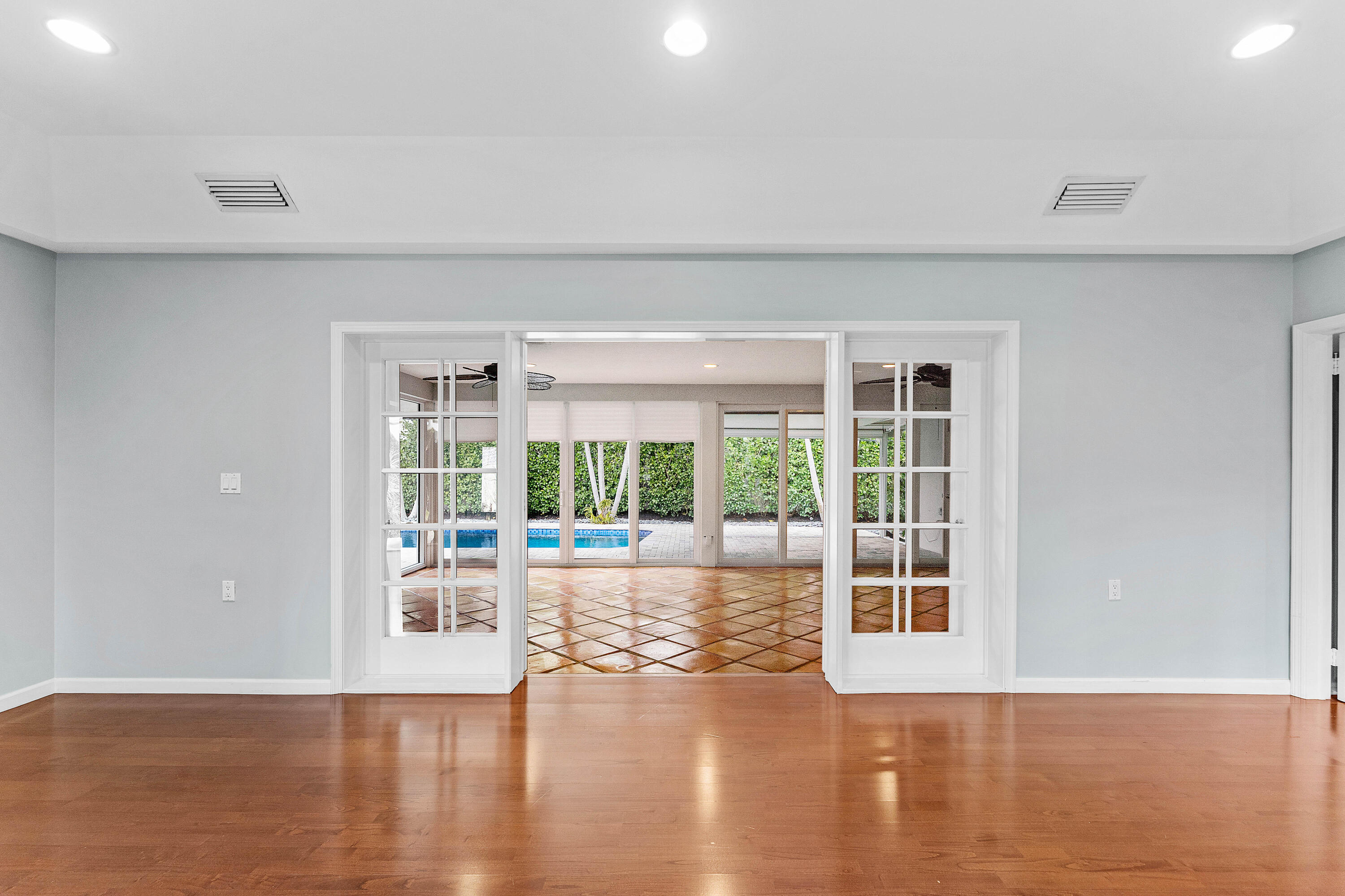 SEAGATE EXT IN - Residential