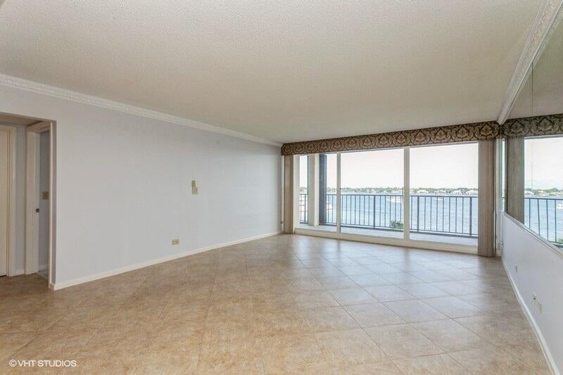 Photo of 132 Lakeshore Drive #520, North Palm Beach, FL 33408 (MLS # R10947388)
