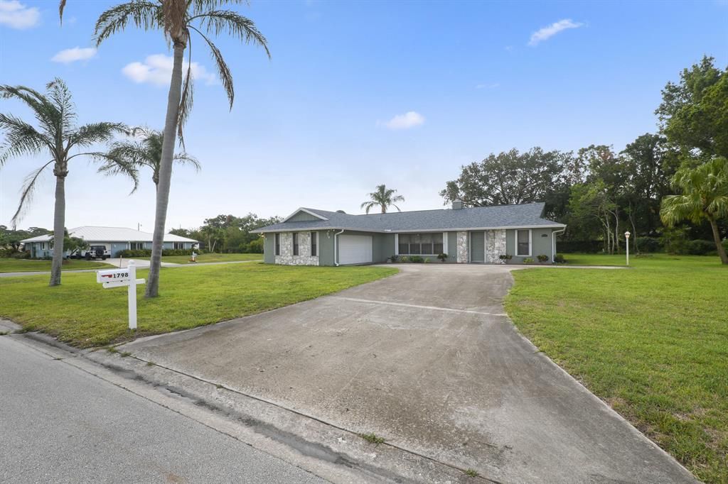 Photo of 1798 SE Westmoreland Boulevard Blvd, Port St Lucie, FL 34952 (MLS # R10724510)