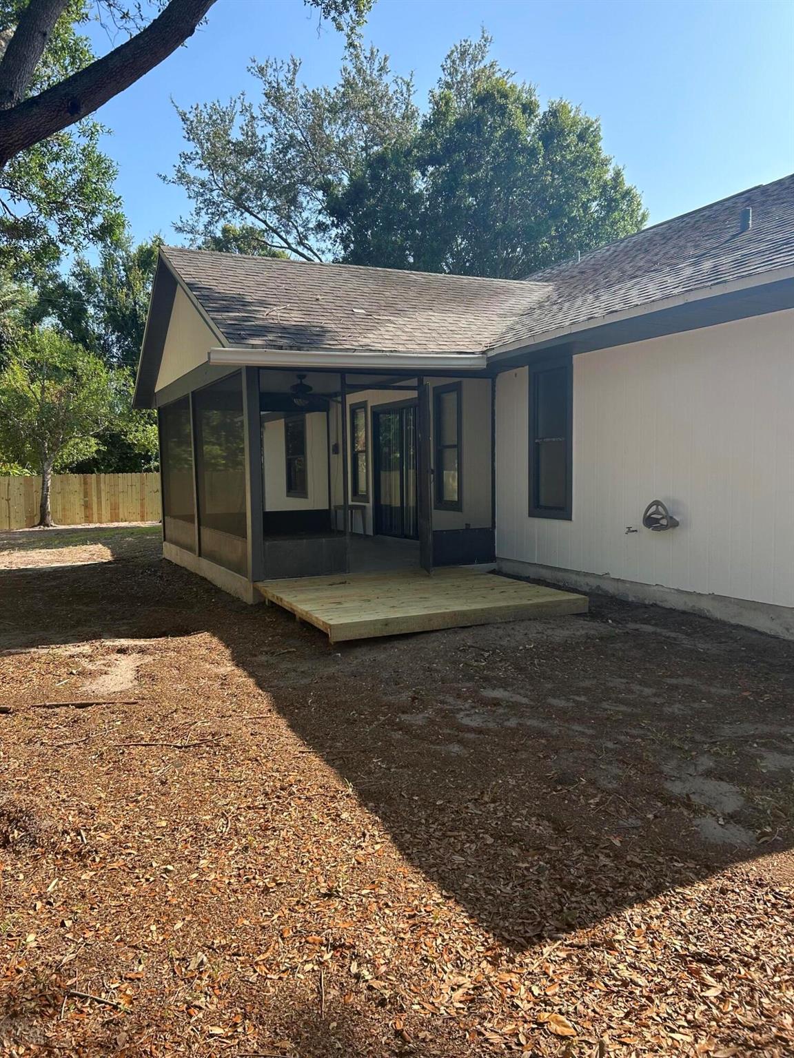 LAKEWOOD PARK UNIT 2 - Residential Lease