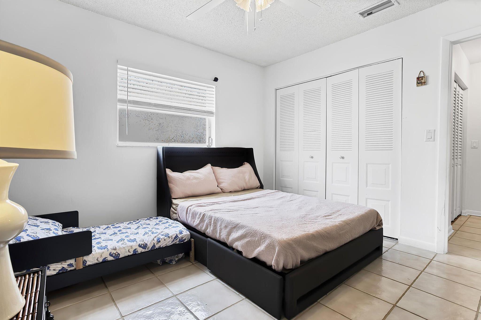 CRYSTAL LAKE 4TH SEC - Residential Lease