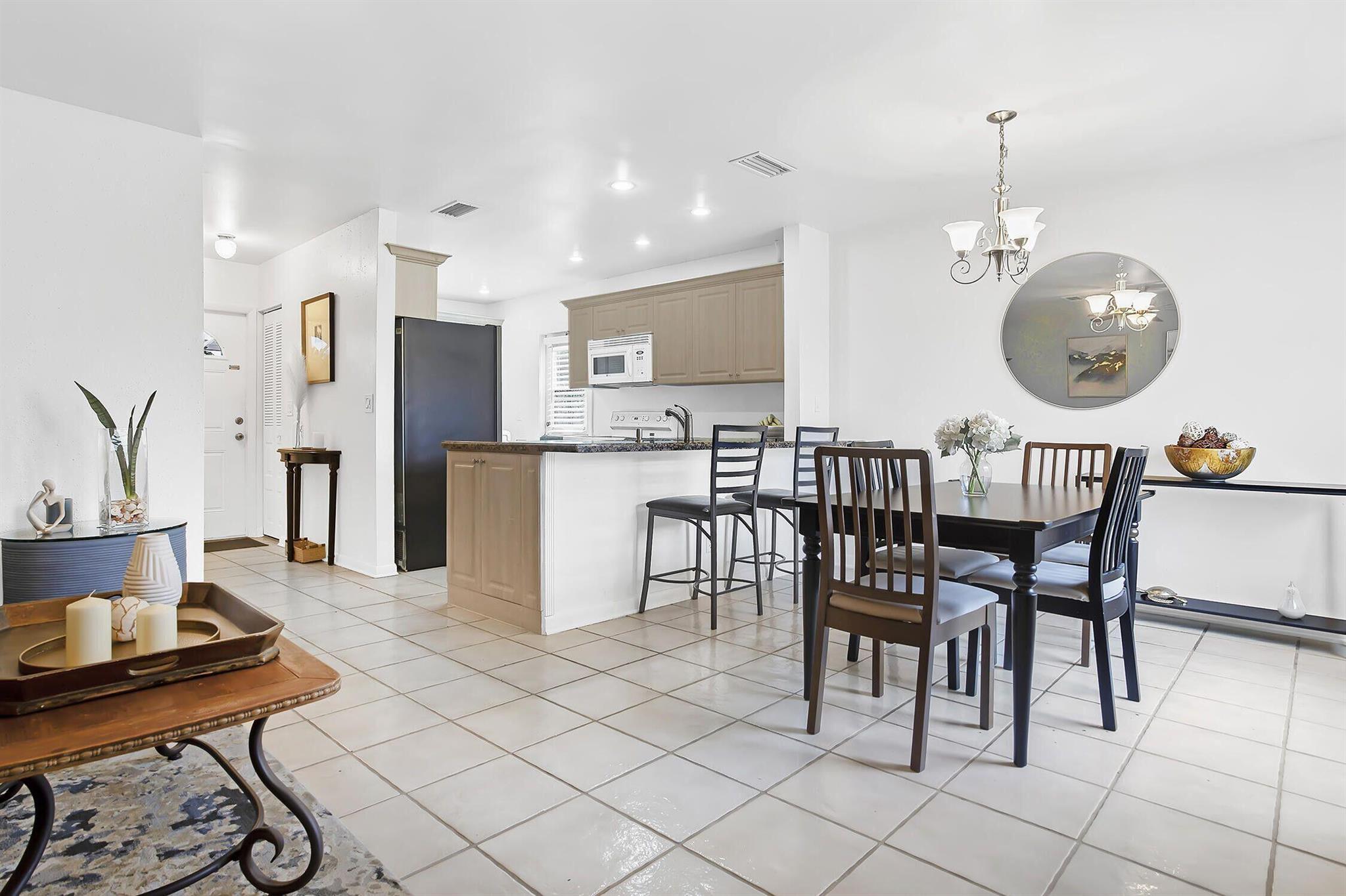 CRYSTAL LAKE 4TH SEC - Residential Lease