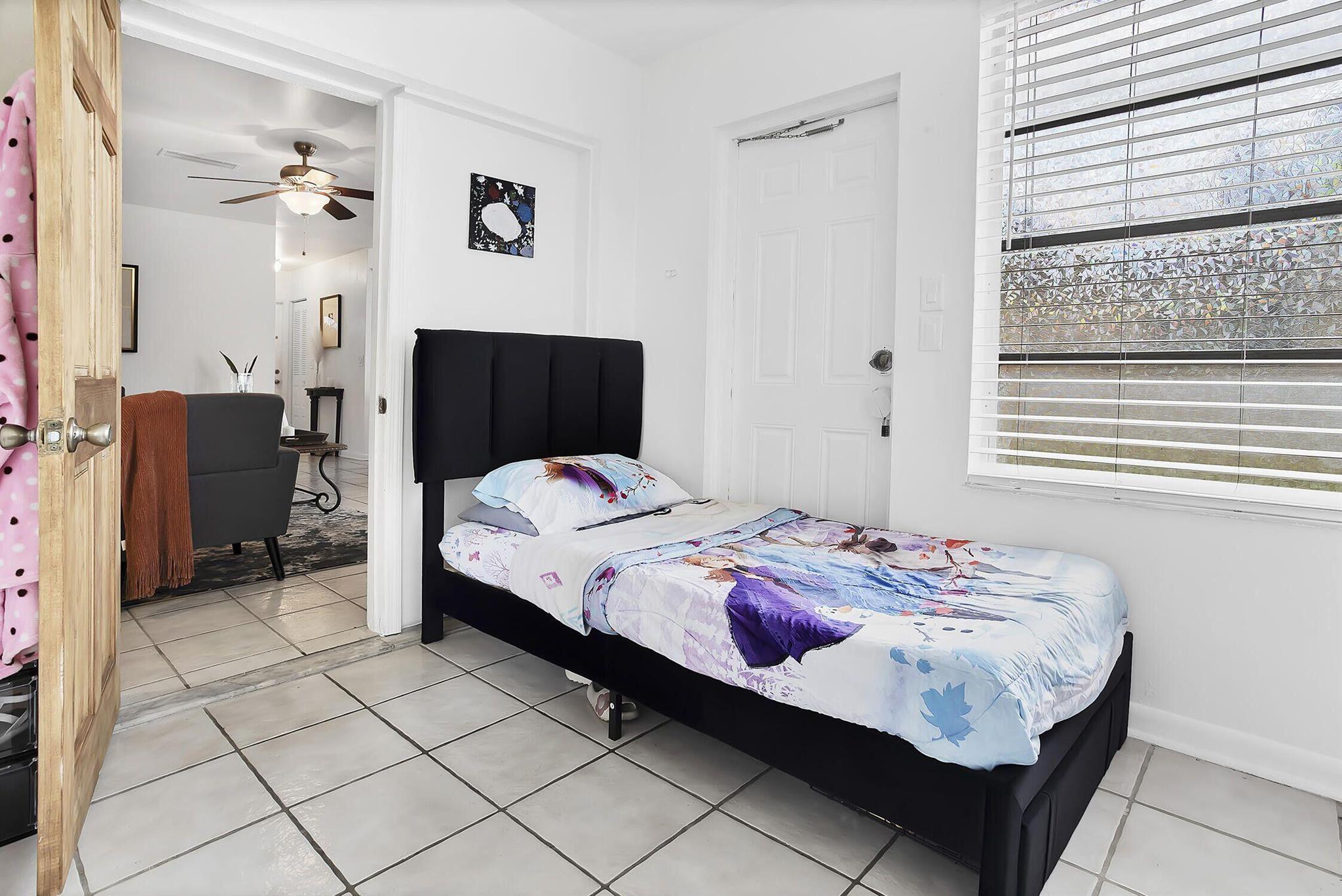 CRYSTAL LAKE 4TH SEC - Residential Lease
