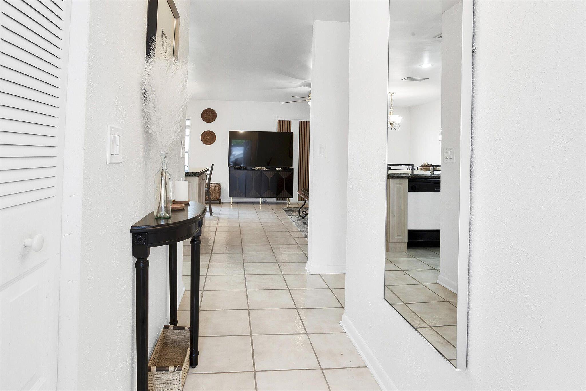 CRYSTAL LAKE 4TH SEC - Residential Lease