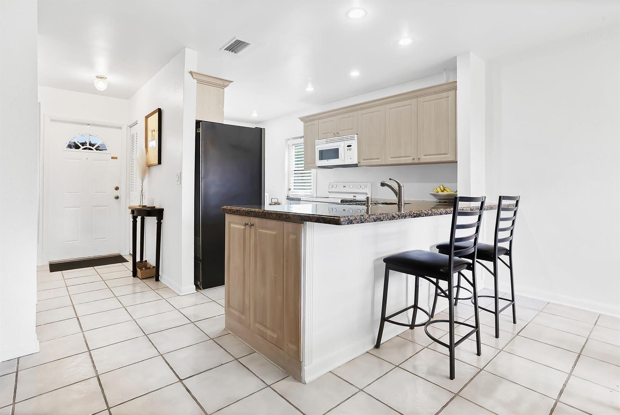 CRYSTAL LAKE 4TH SEC - Residential Lease