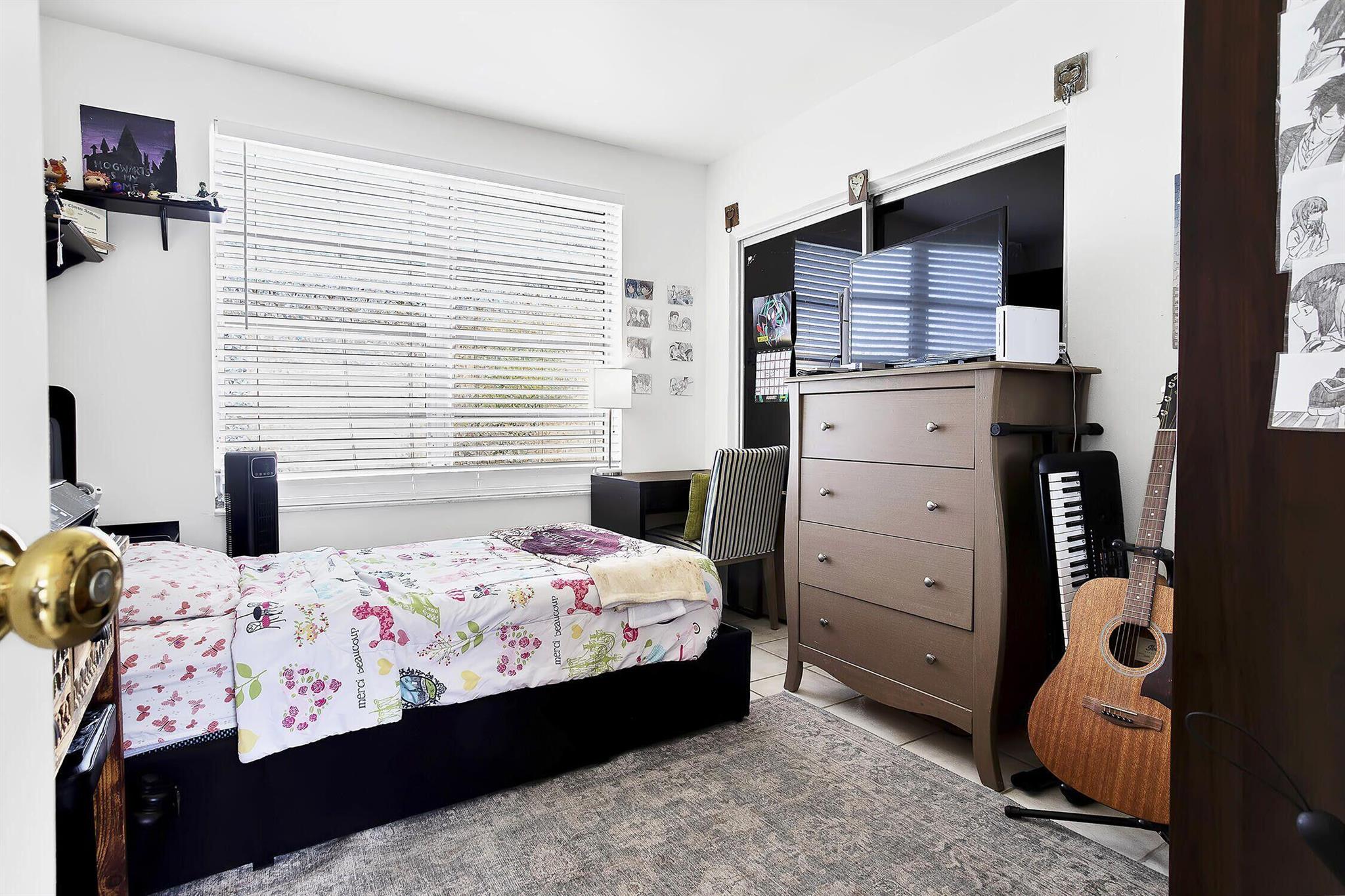 CRYSTAL LAKE 4TH SEC - Residential Lease
