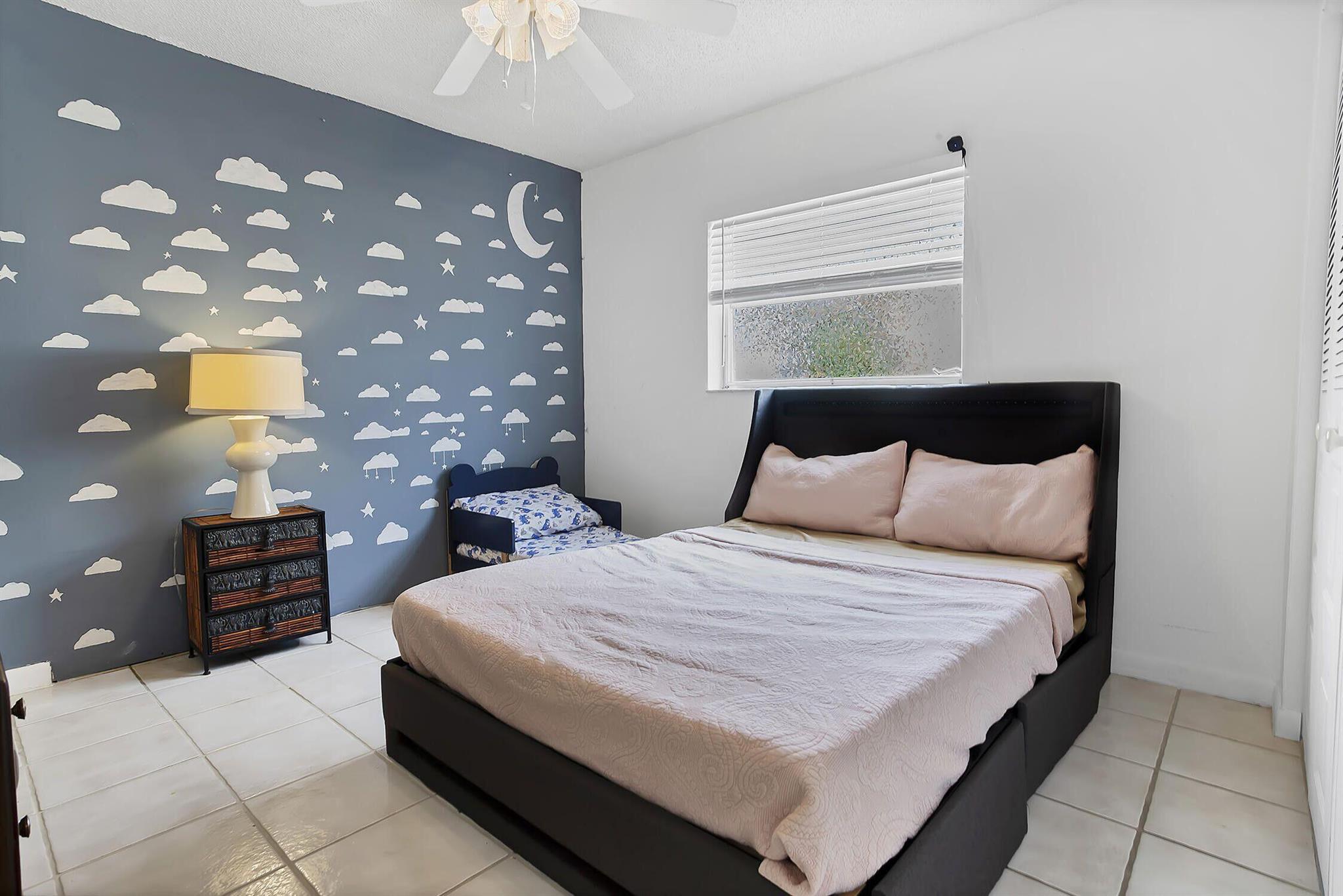 CRYSTAL LAKE 4TH SEC - Residential Lease