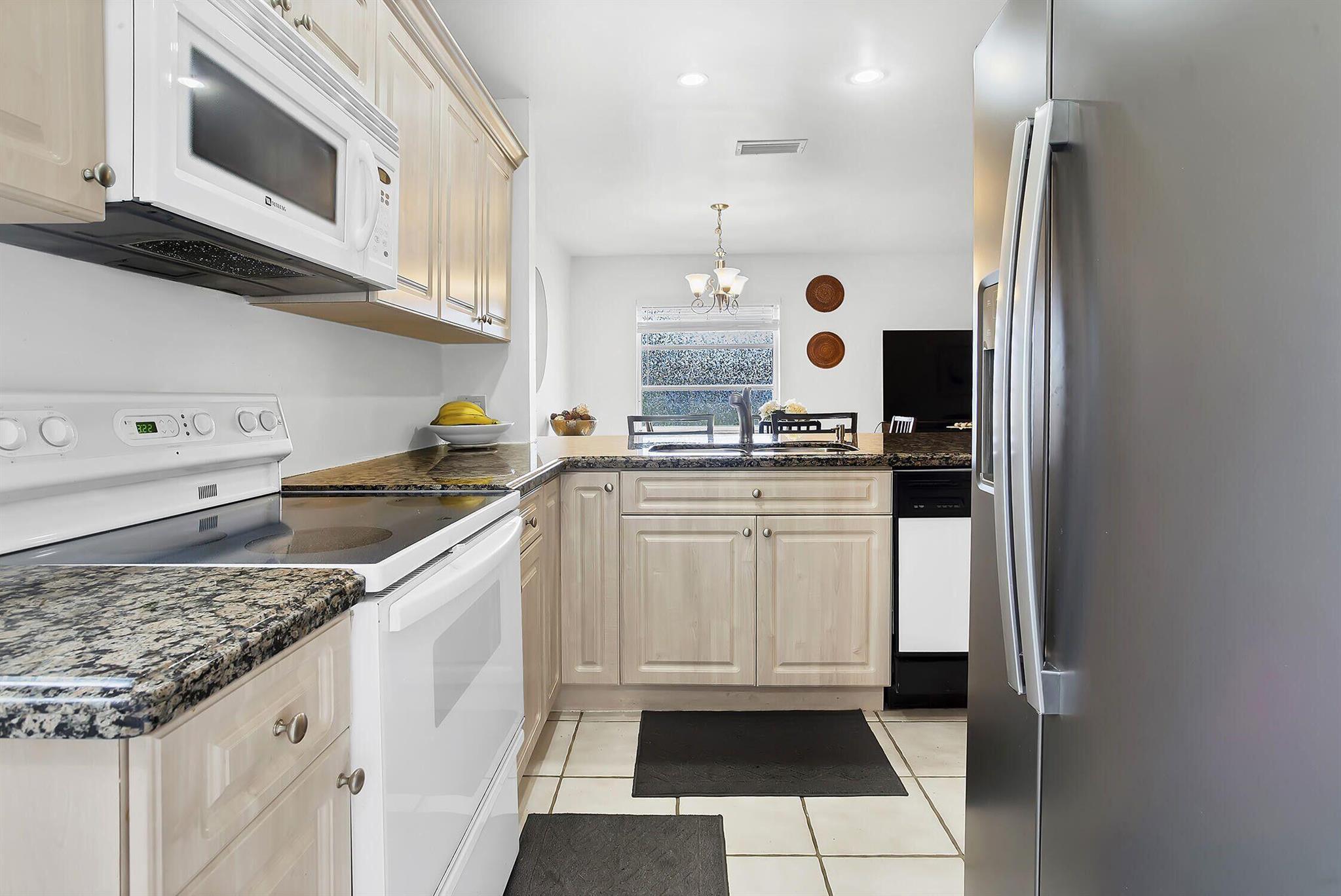 CRYSTAL LAKE 4TH SEC - Residential Lease