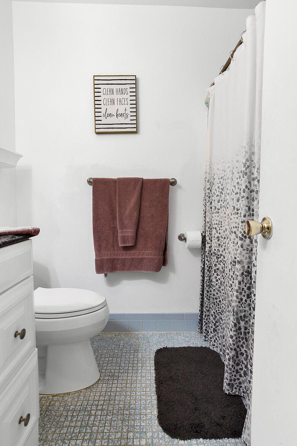 CRYSTAL LAKE 4TH SEC - Residential Lease