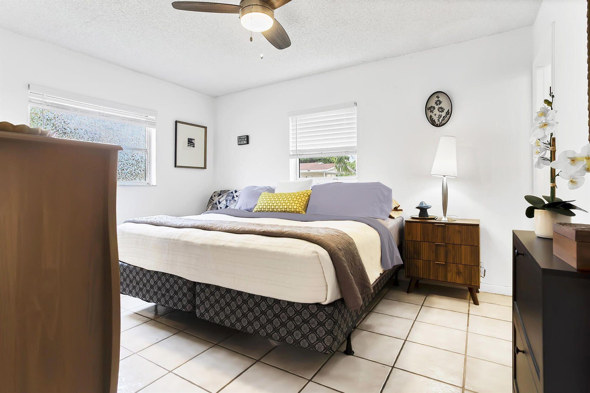 CRYSTAL LAKE 4TH SEC - Residential Lease