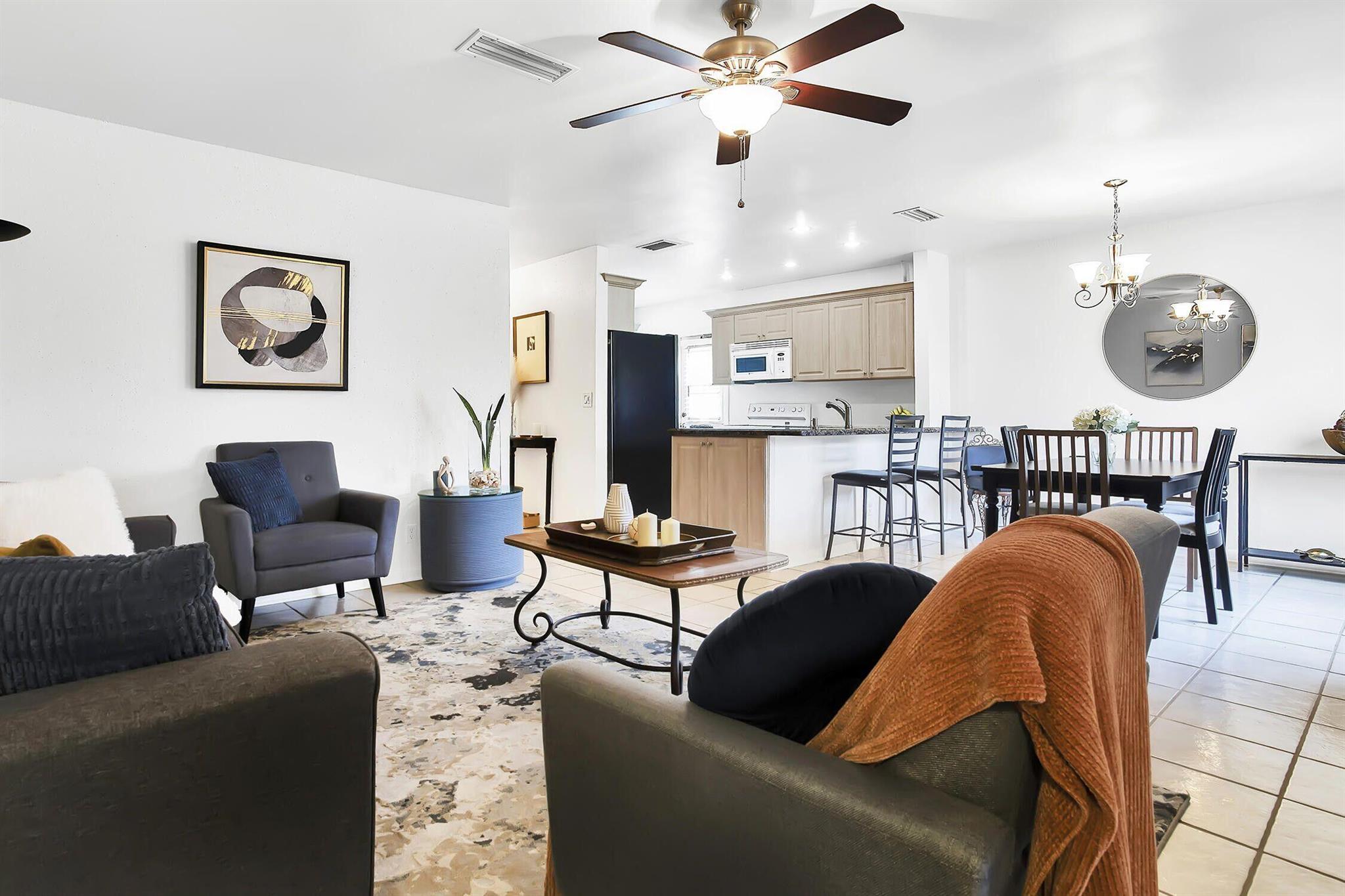 CRYSTAL LAKE 4TH SEC - Residential Lease