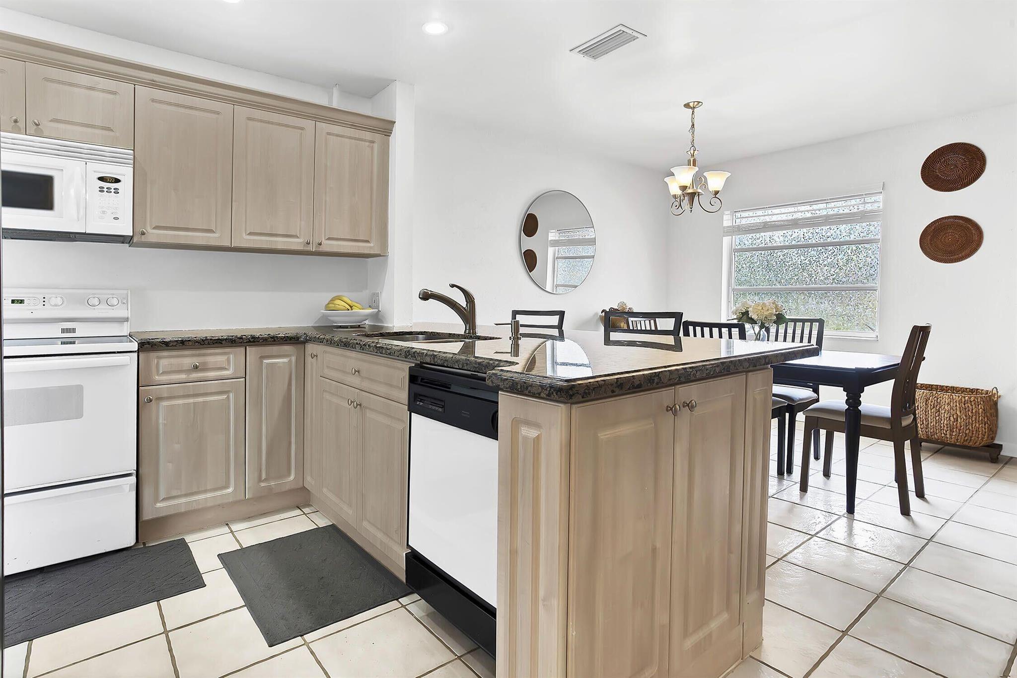 CRYSTAL LAKE 4TH SEC - Residential Lease