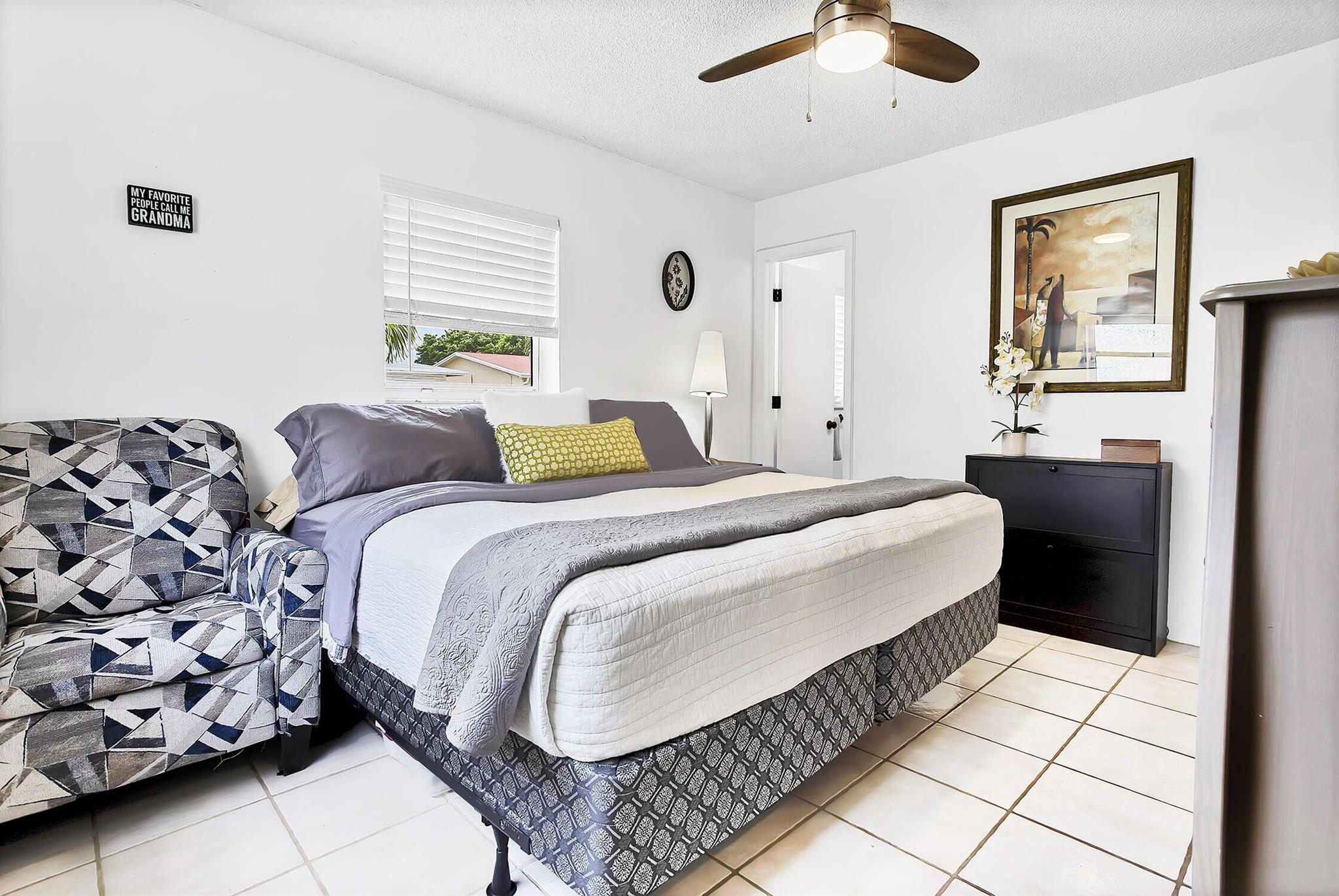 CRYSTAL LAKE 4TH SEC - Residential Lease