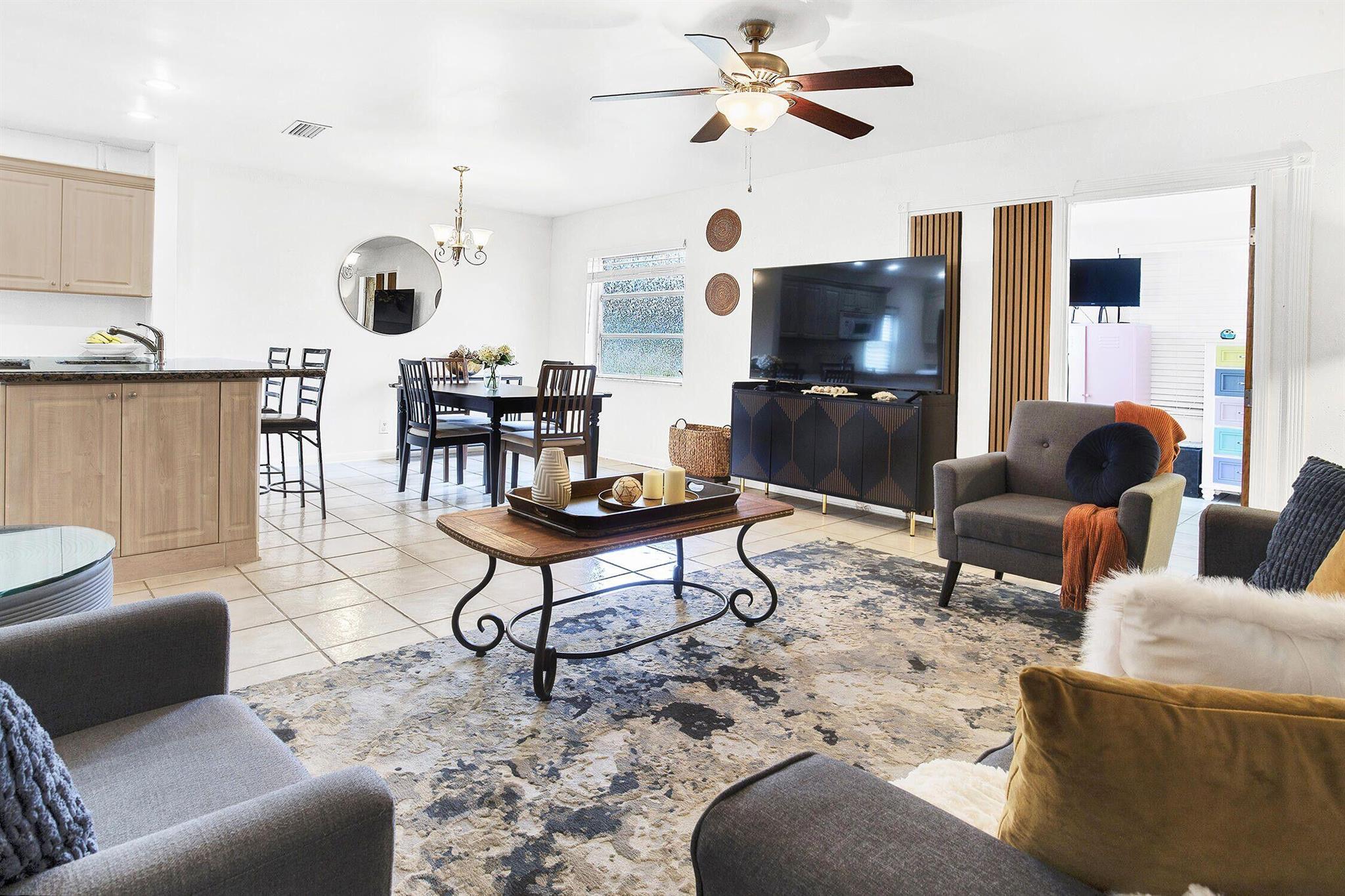 CRYSTAL LAKE 4TH SEC - Residential Lease